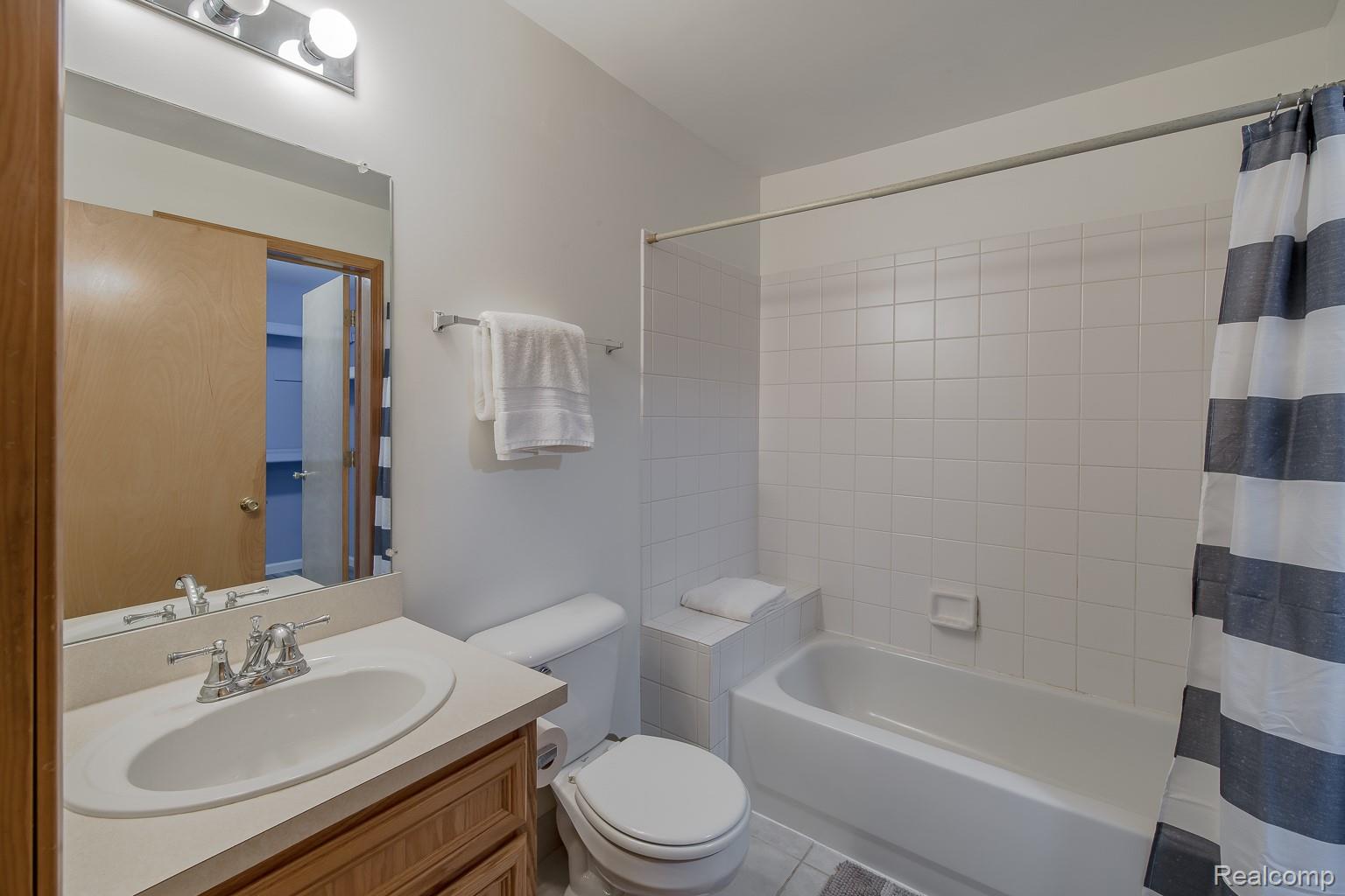2154 Frazho Road Property Photo 21