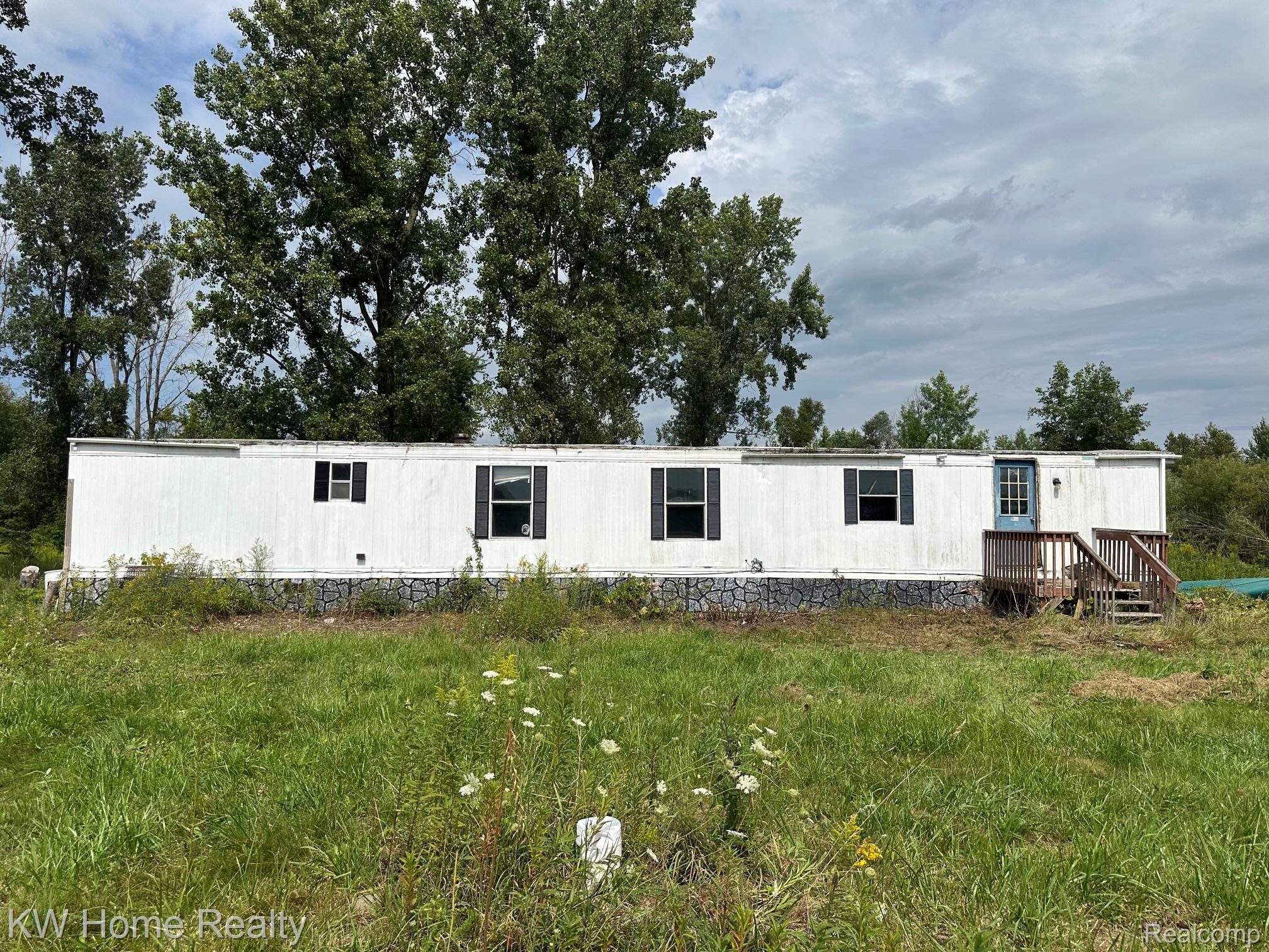 2911 E Sanilac Road Property Photo 1