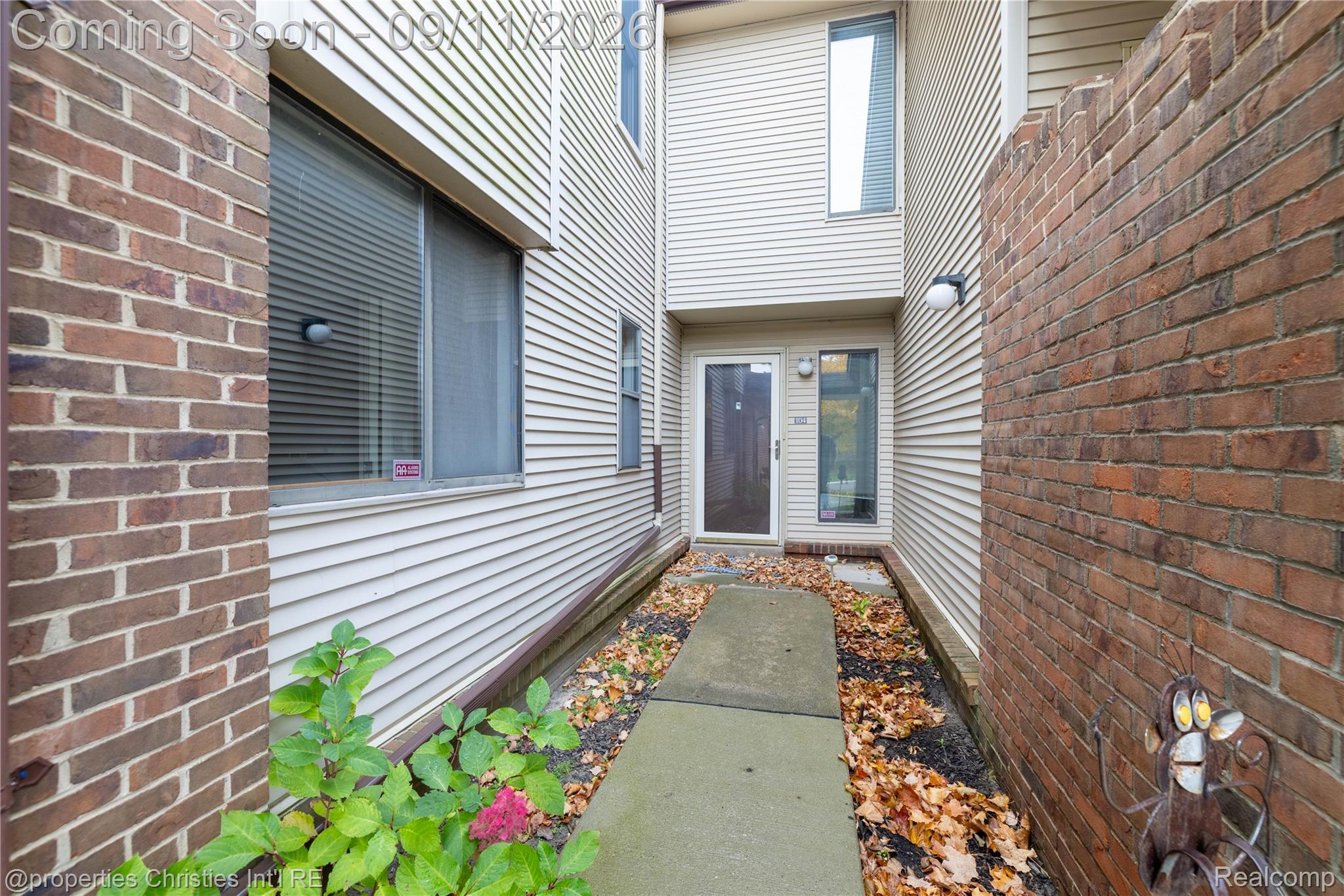 6600 Ridgefield Circle Property Photo 3