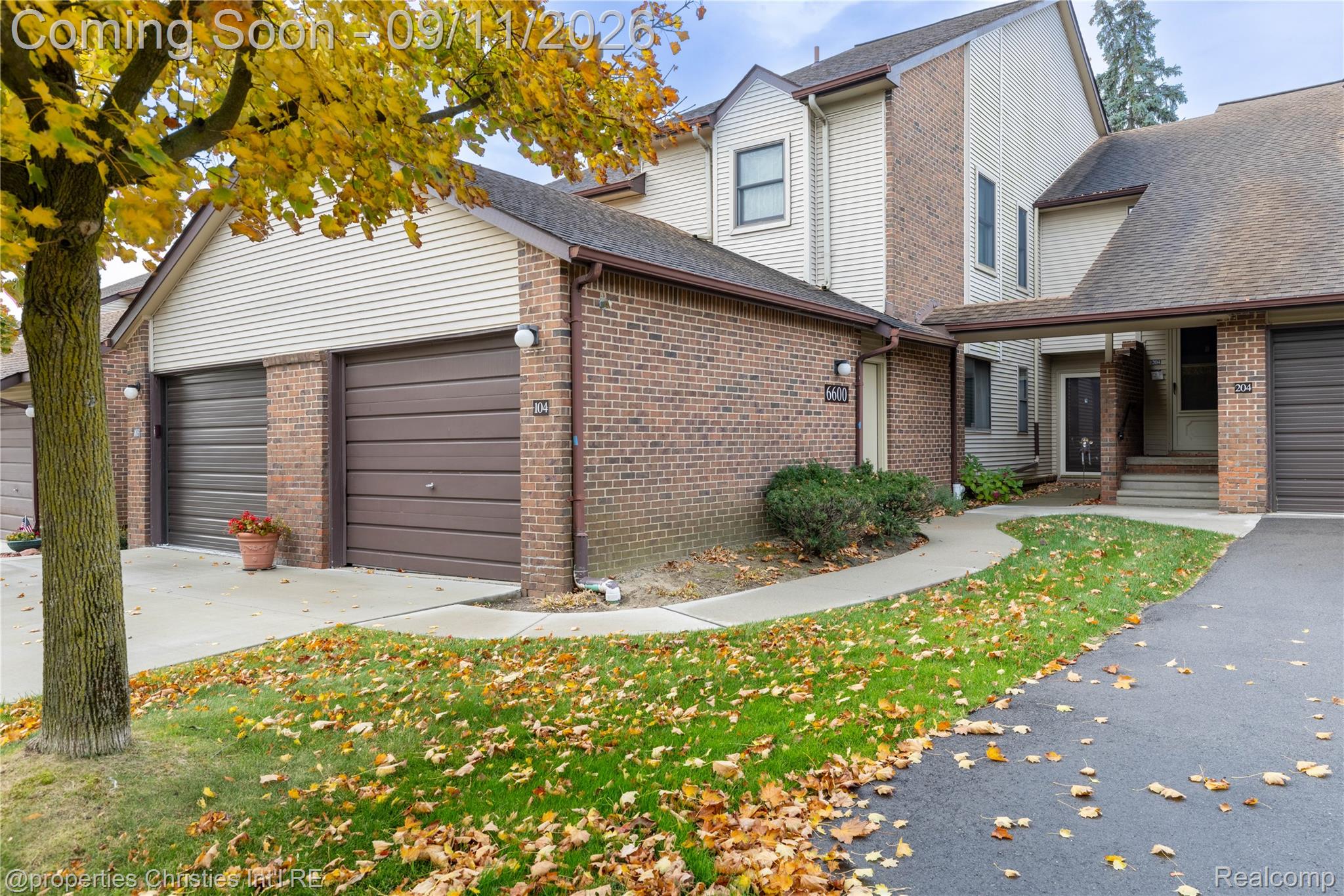6600 Ridgefield Circle Property Photo 4