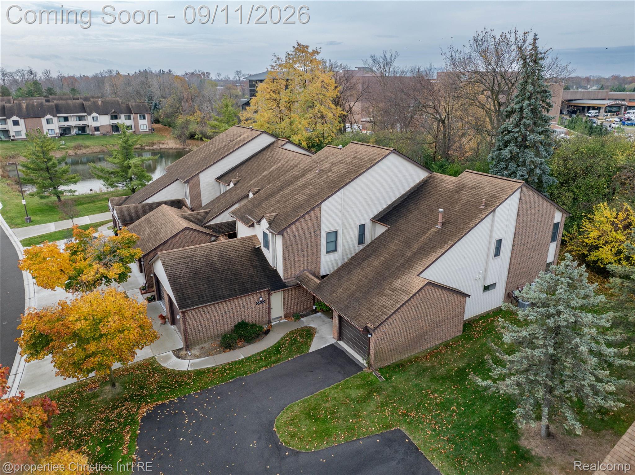 6600 Ridgefield Circle Property Photo 6