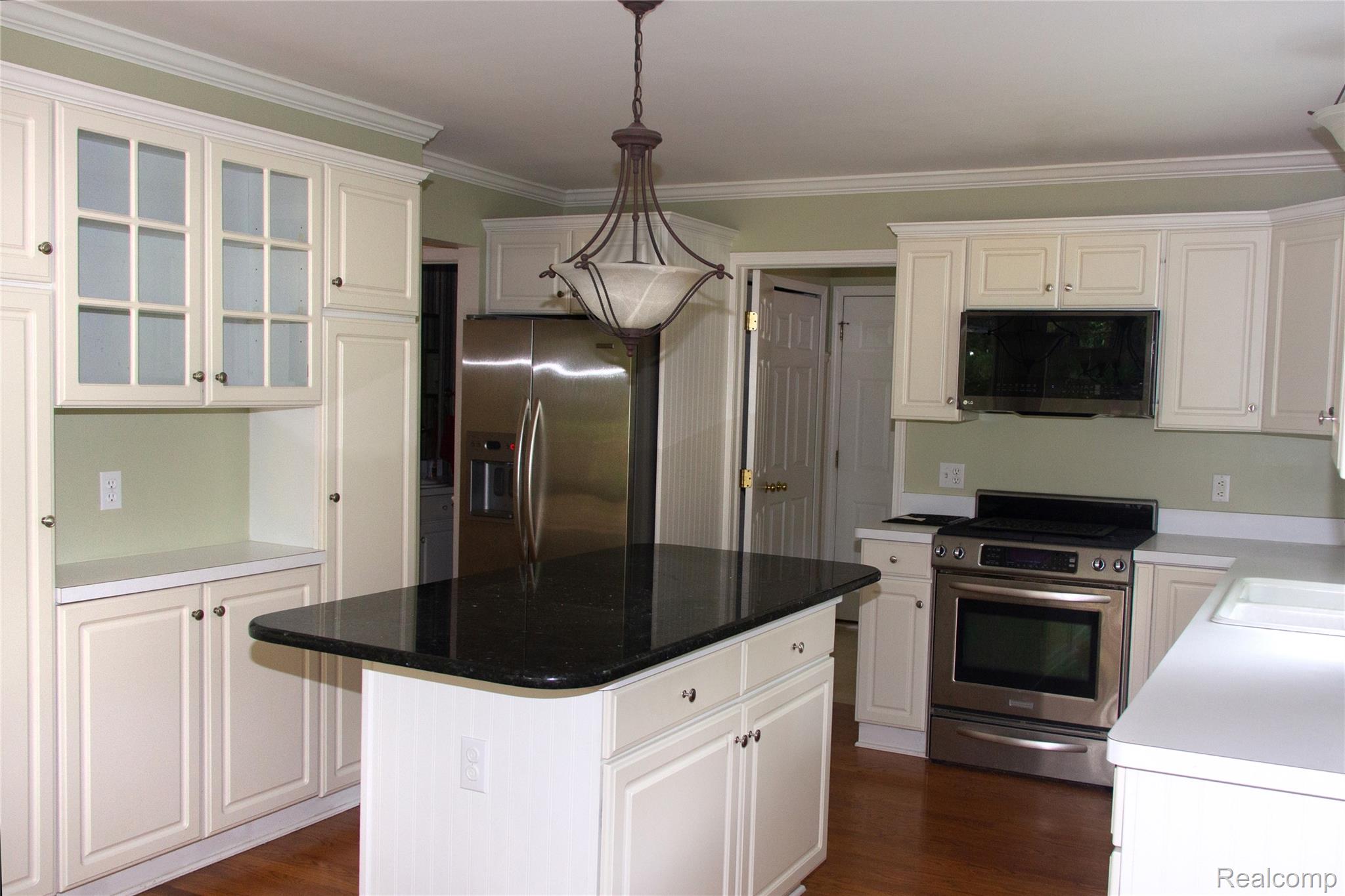 7781 Partridge Hill Drive Property Photo 4