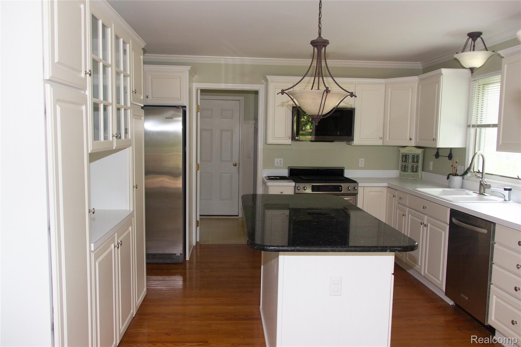 7781 Partridge Hill Drive Property Photo 5