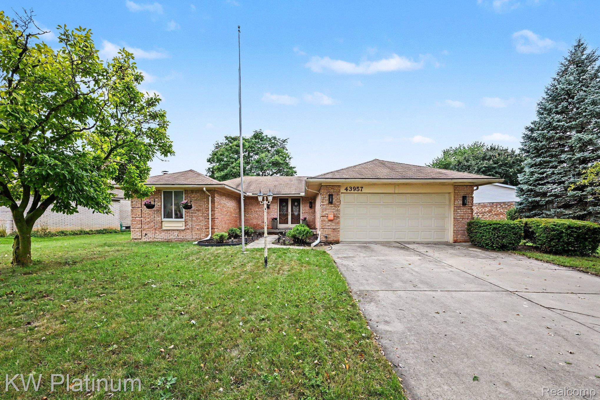 43957 Southampton Drive Property Photo 1