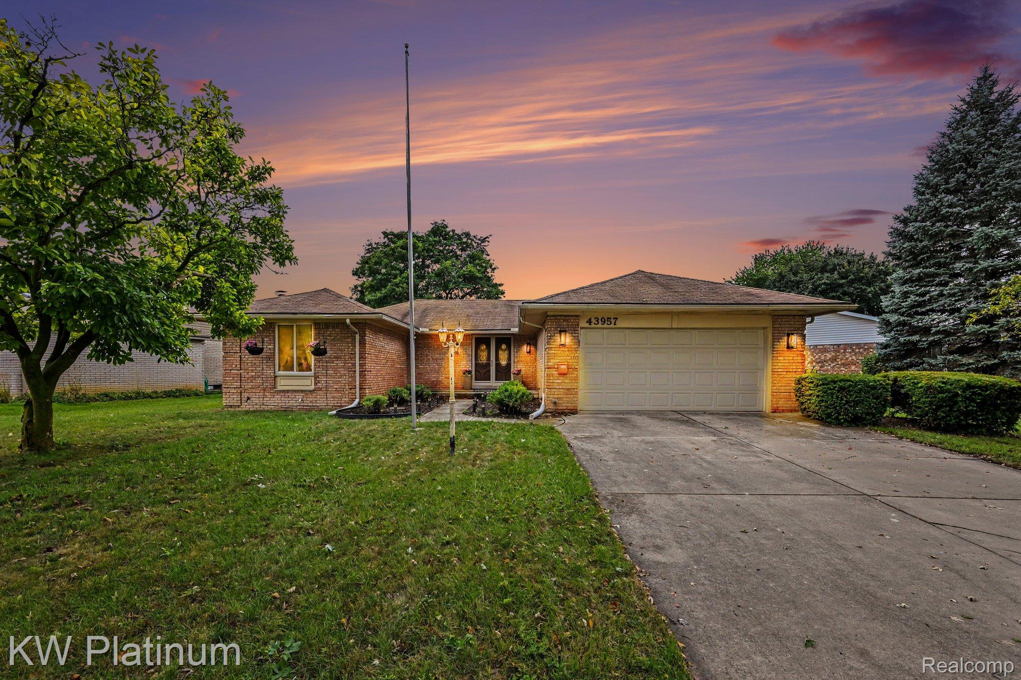 43957 Southampton Drive Property Photo 2