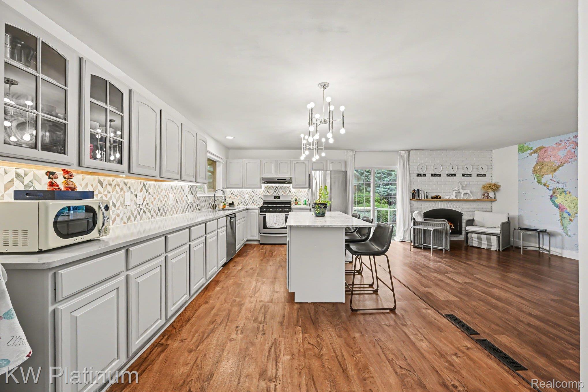 43957 Southampton Drive Property Photo 10