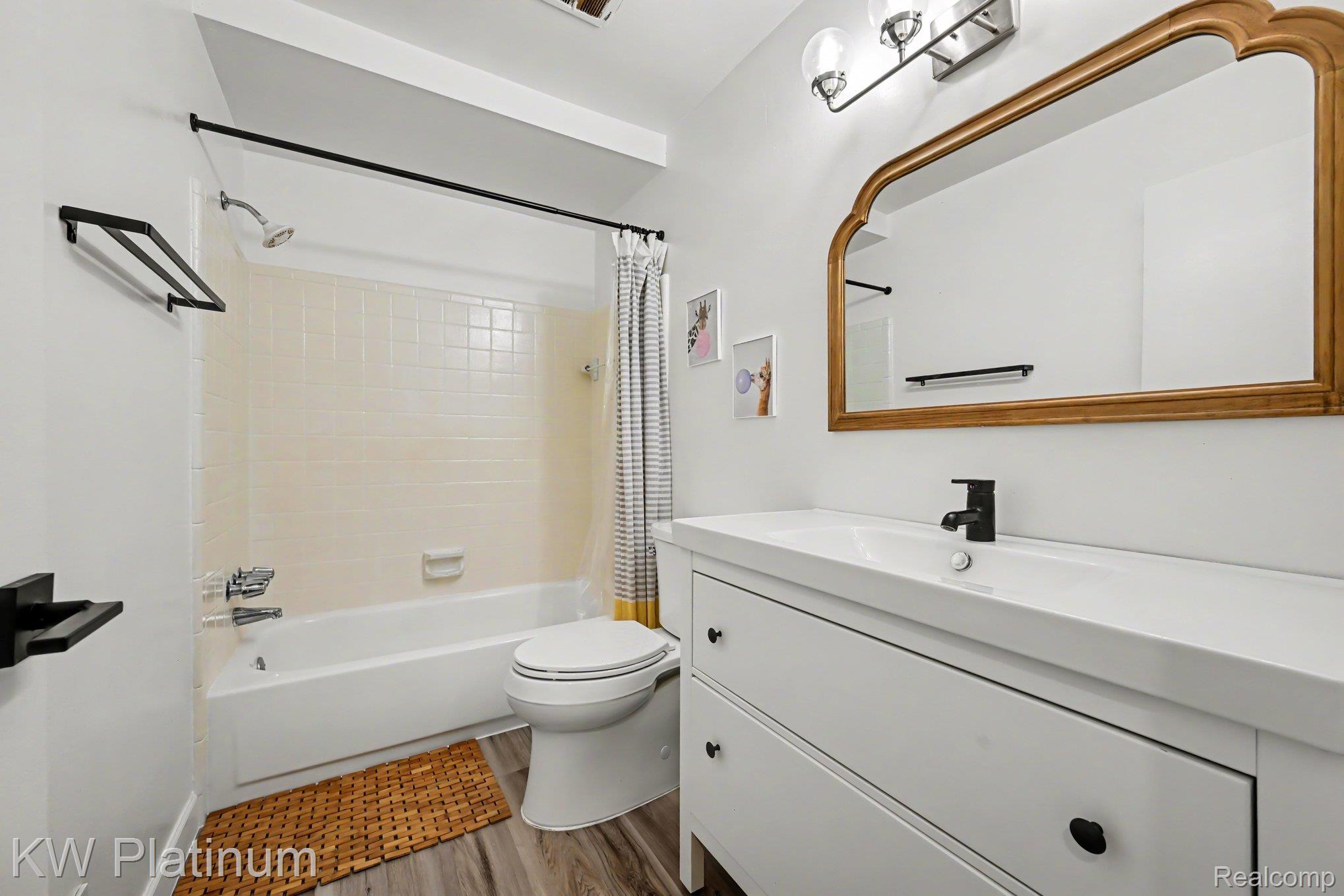 43957 Southampton Drive Property Photo 27
