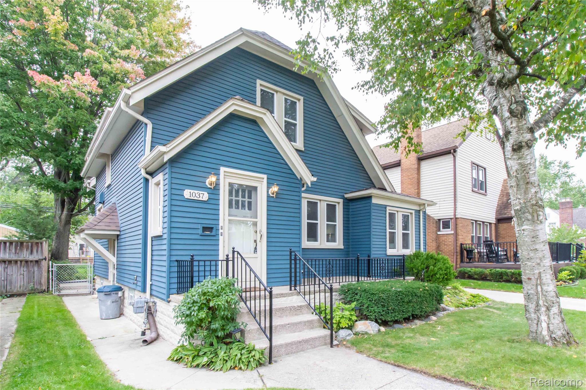 1037 Longfellow Avenue Property Photo 1