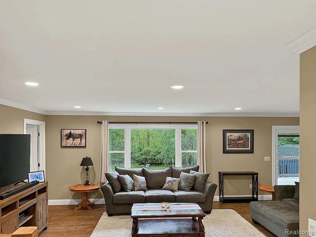 1555 Thompson Road Property Photo 3