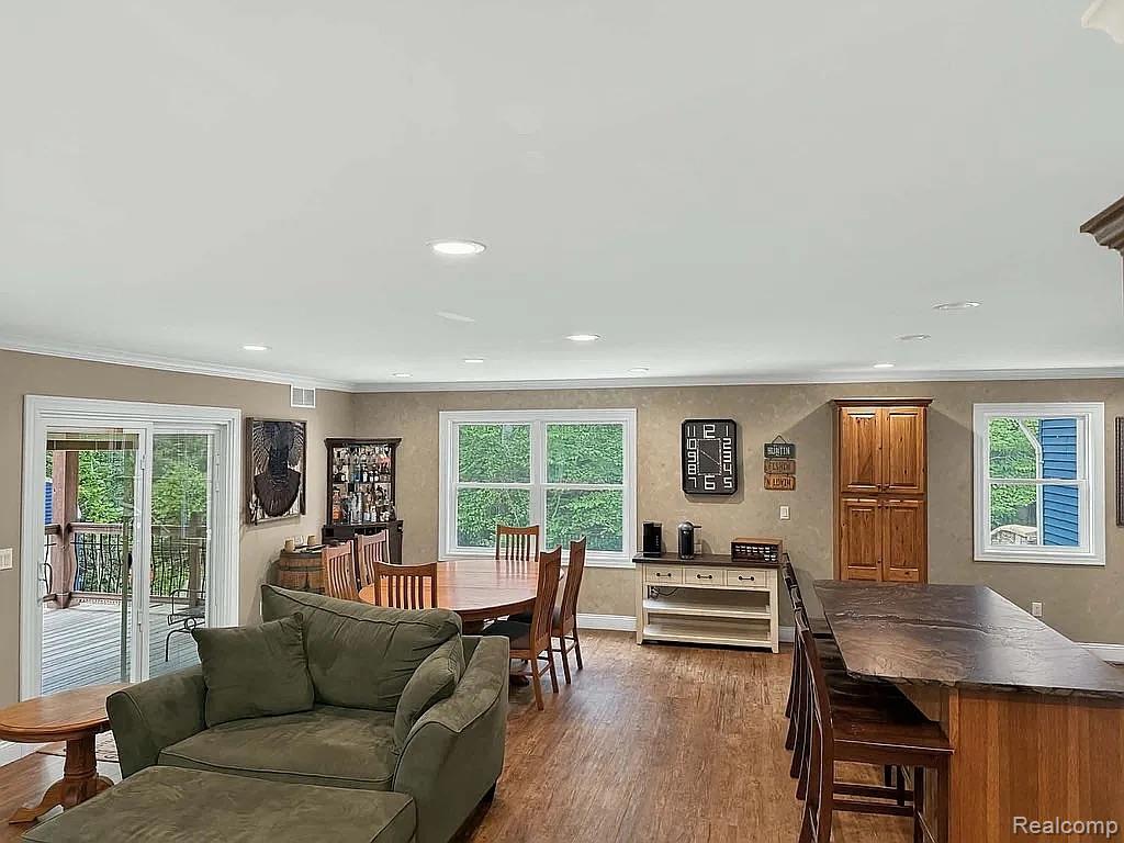 1555 Thompson Road Property Photo 4