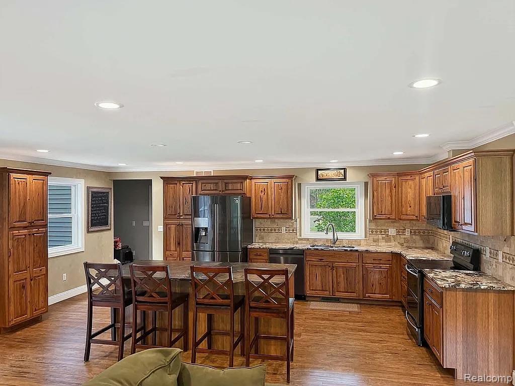 1555 Thompson Road Property Photo 5