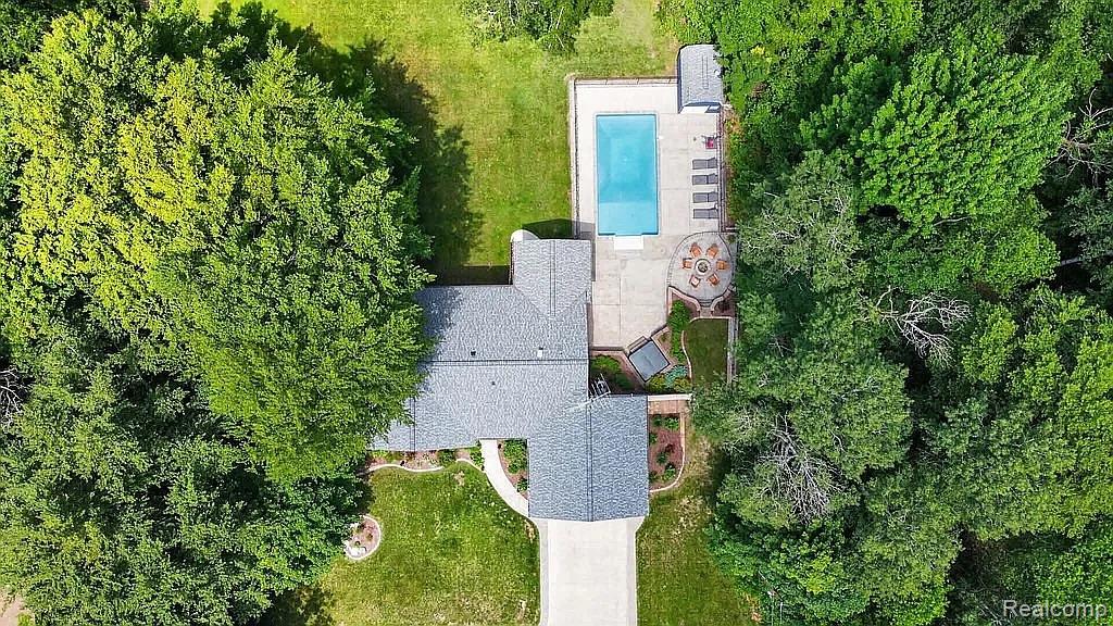 1555 Thompson Road Property Photo 14