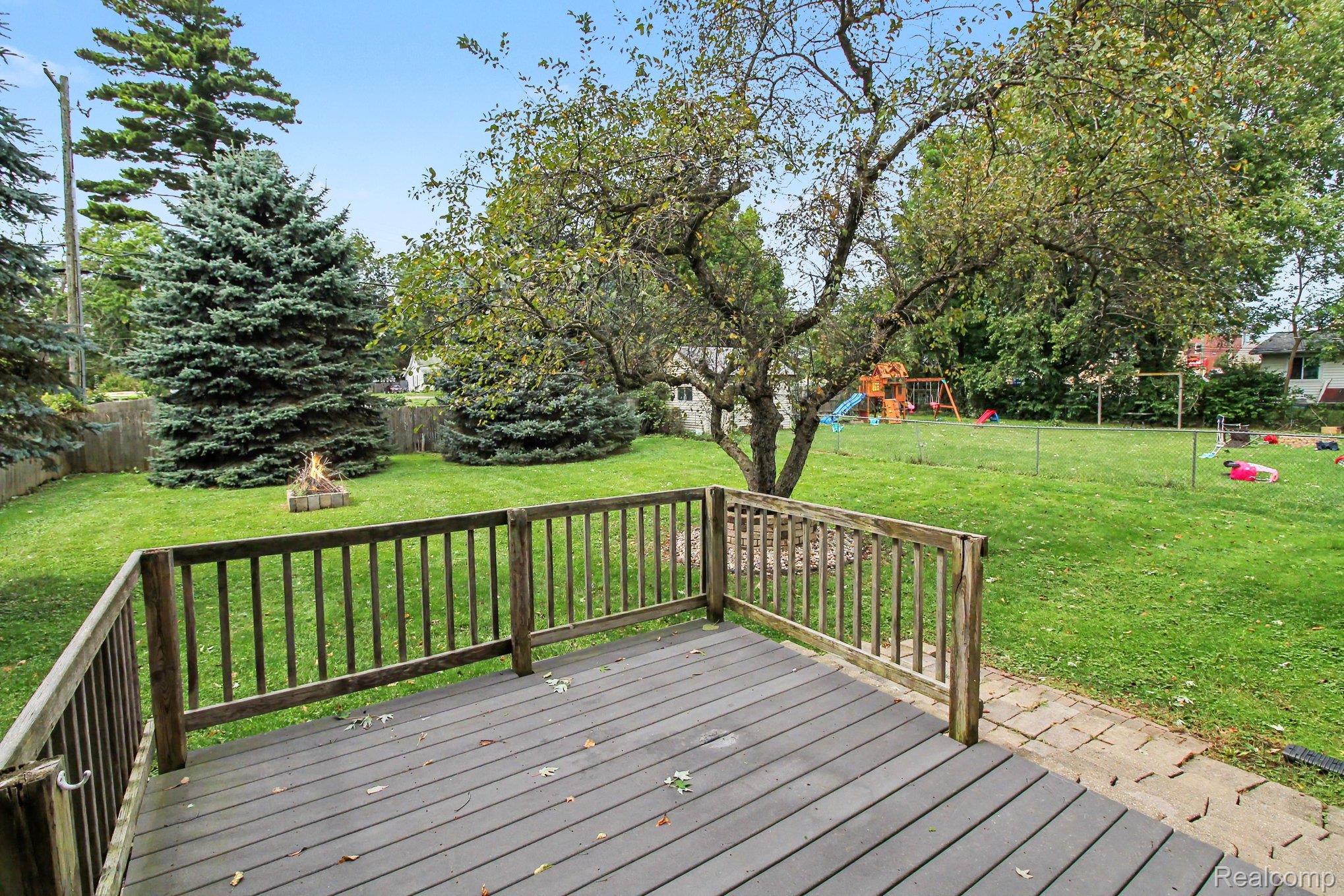 212 S Clark Street Property Photo 6