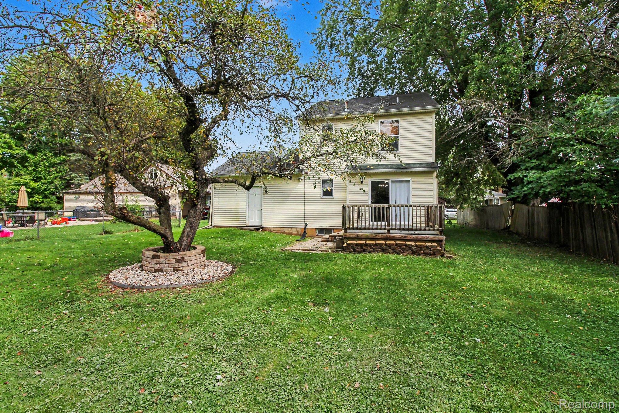 212 S Clark Street Property Photo 7
