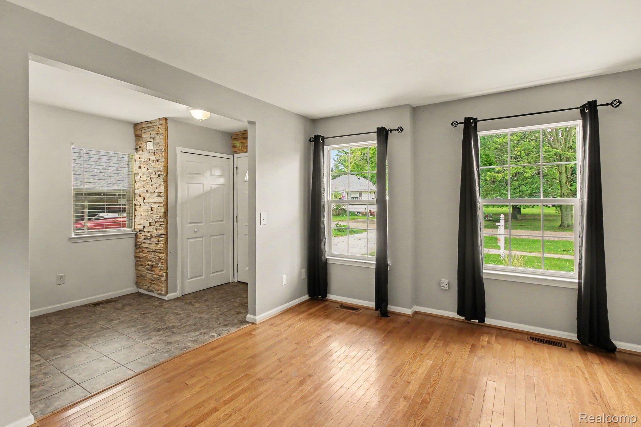 212 S Clark Street Property Photo 9