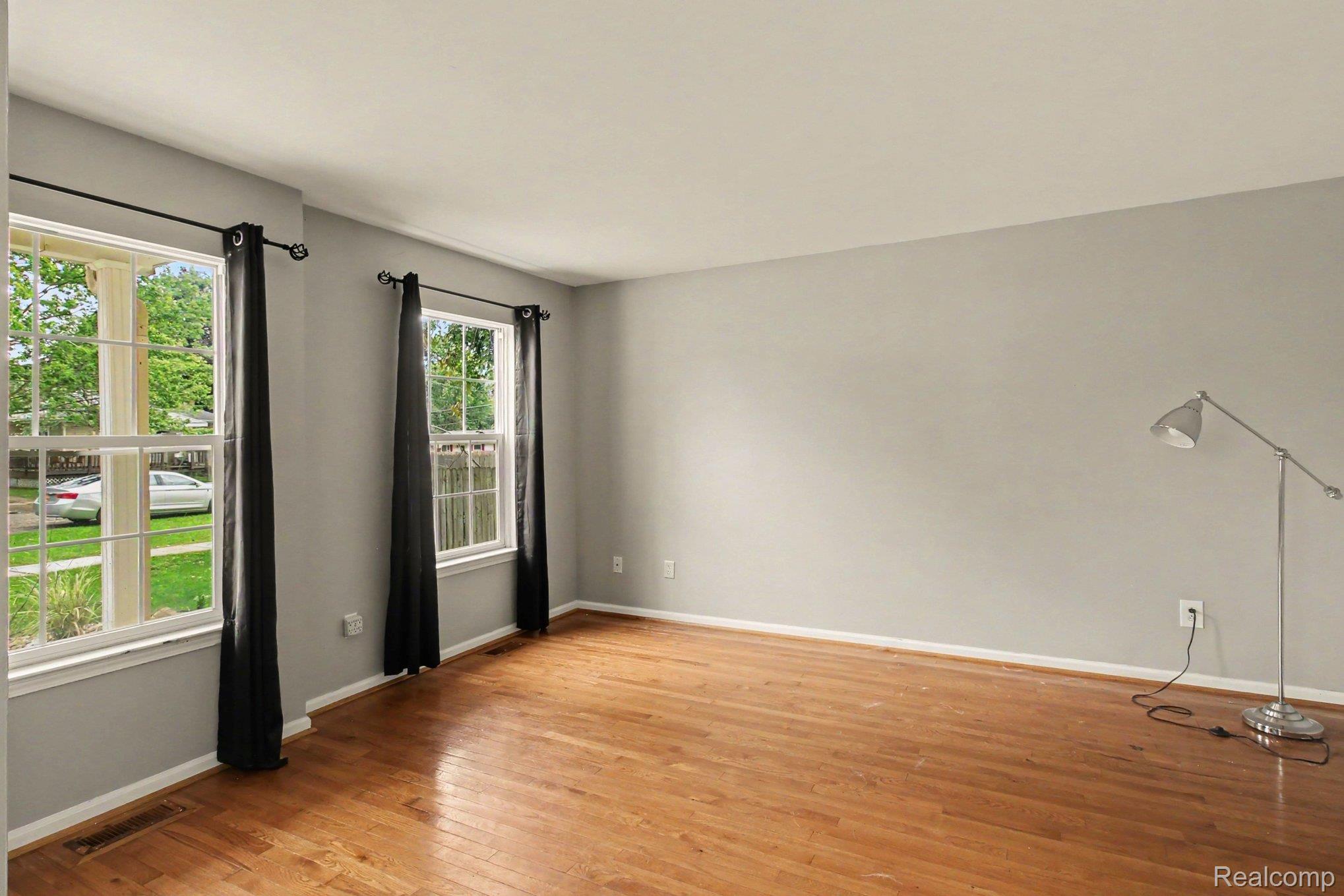 212 S Clark Street Property Photo 10
