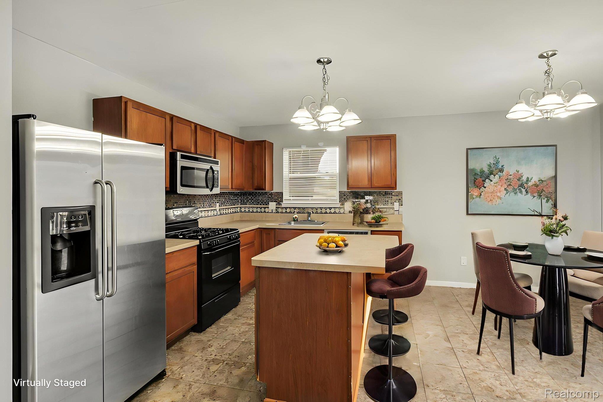 212 S Clark Street Property Photo 11