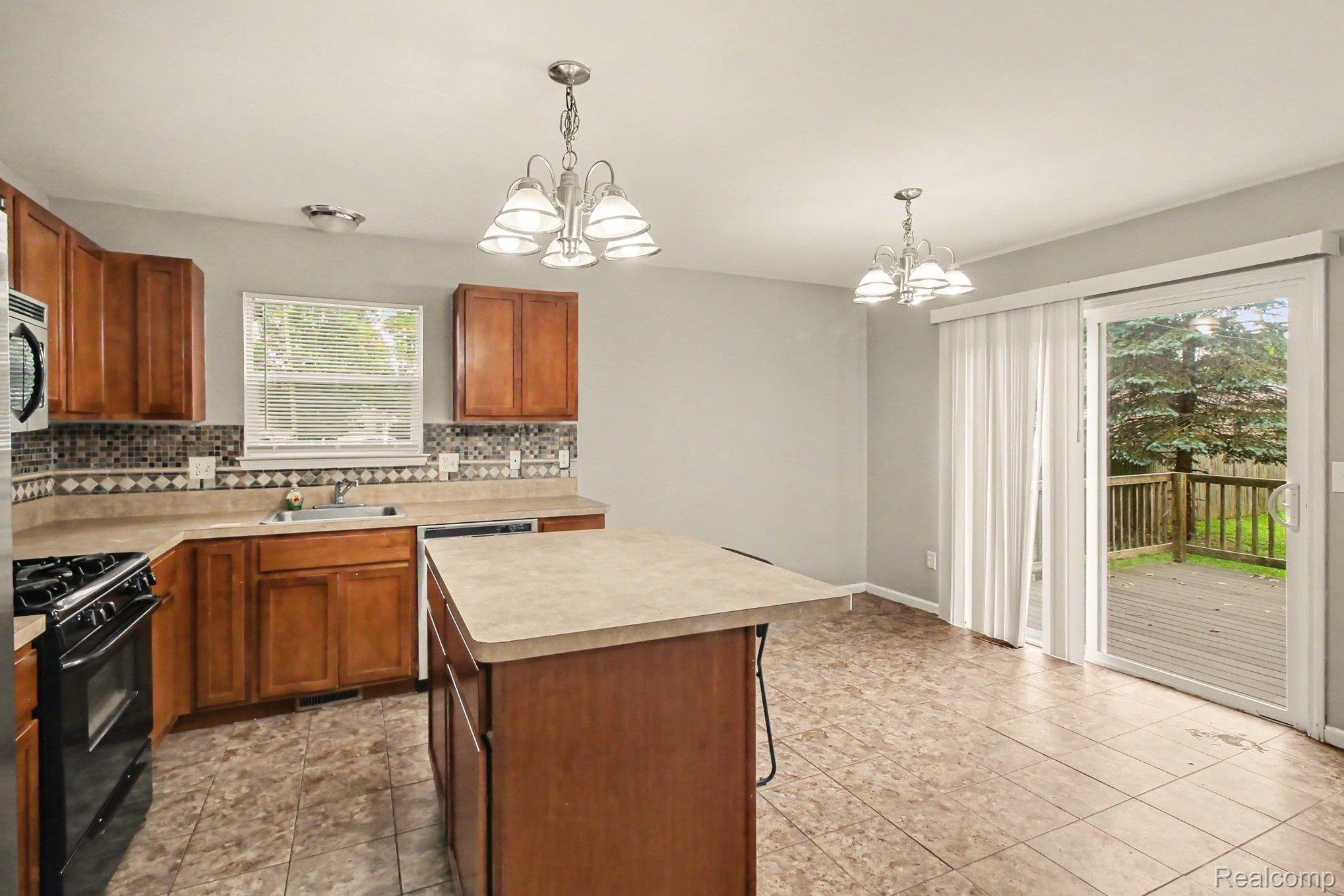212 S Clark Street Property Photo 12