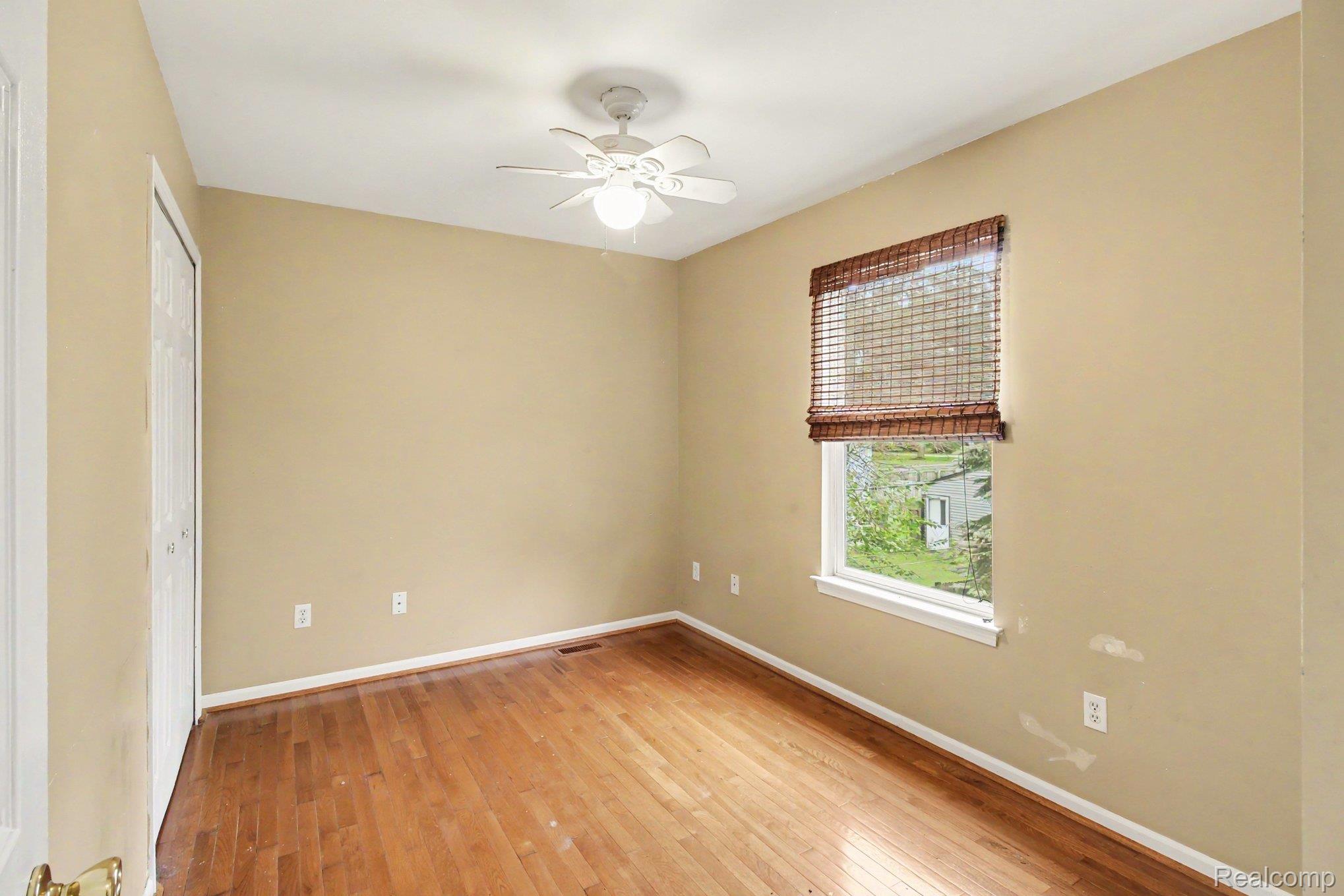 212 S Clark Street Property Photo 17