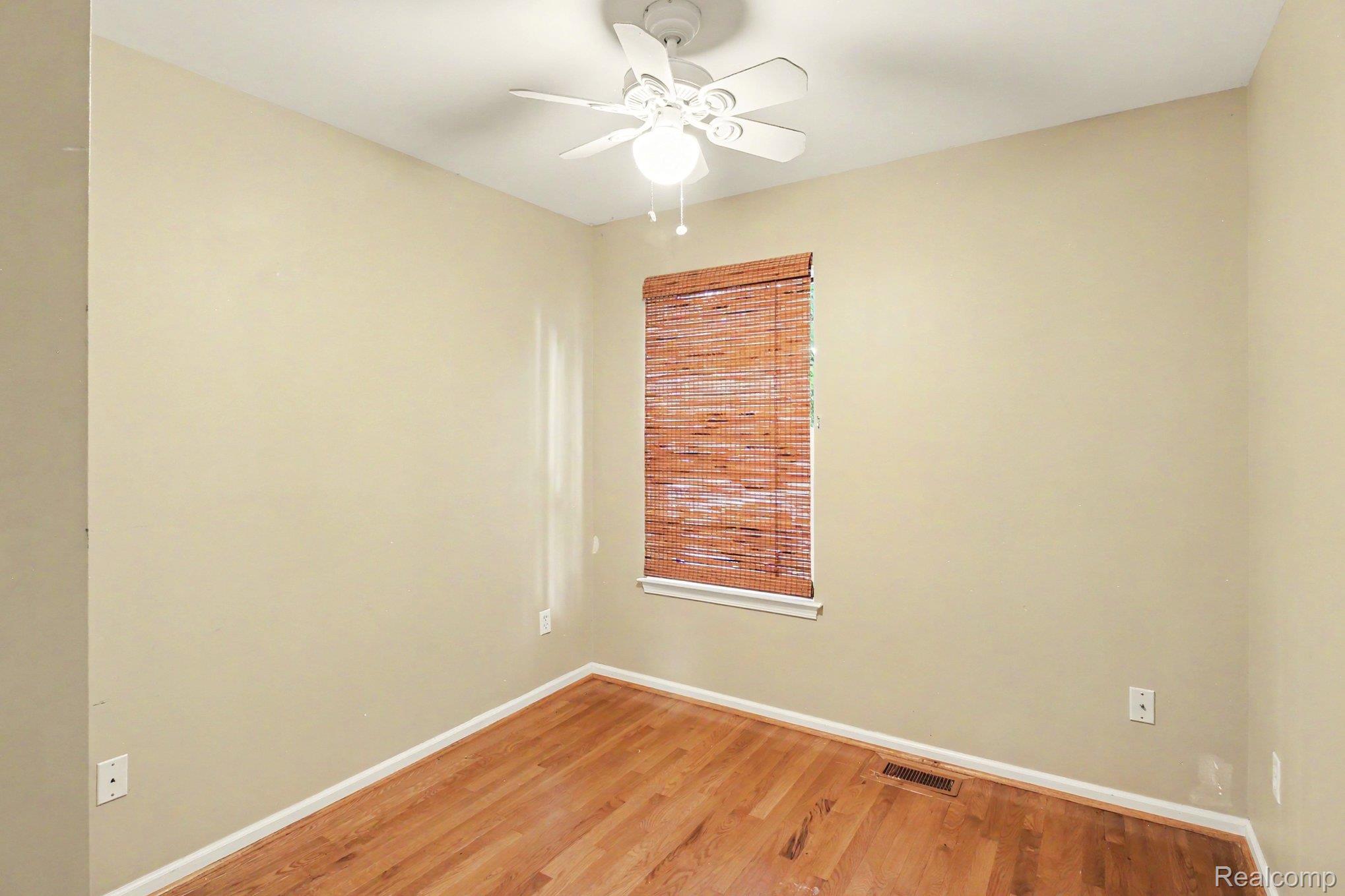 212 S Clark Street Property Photo 18