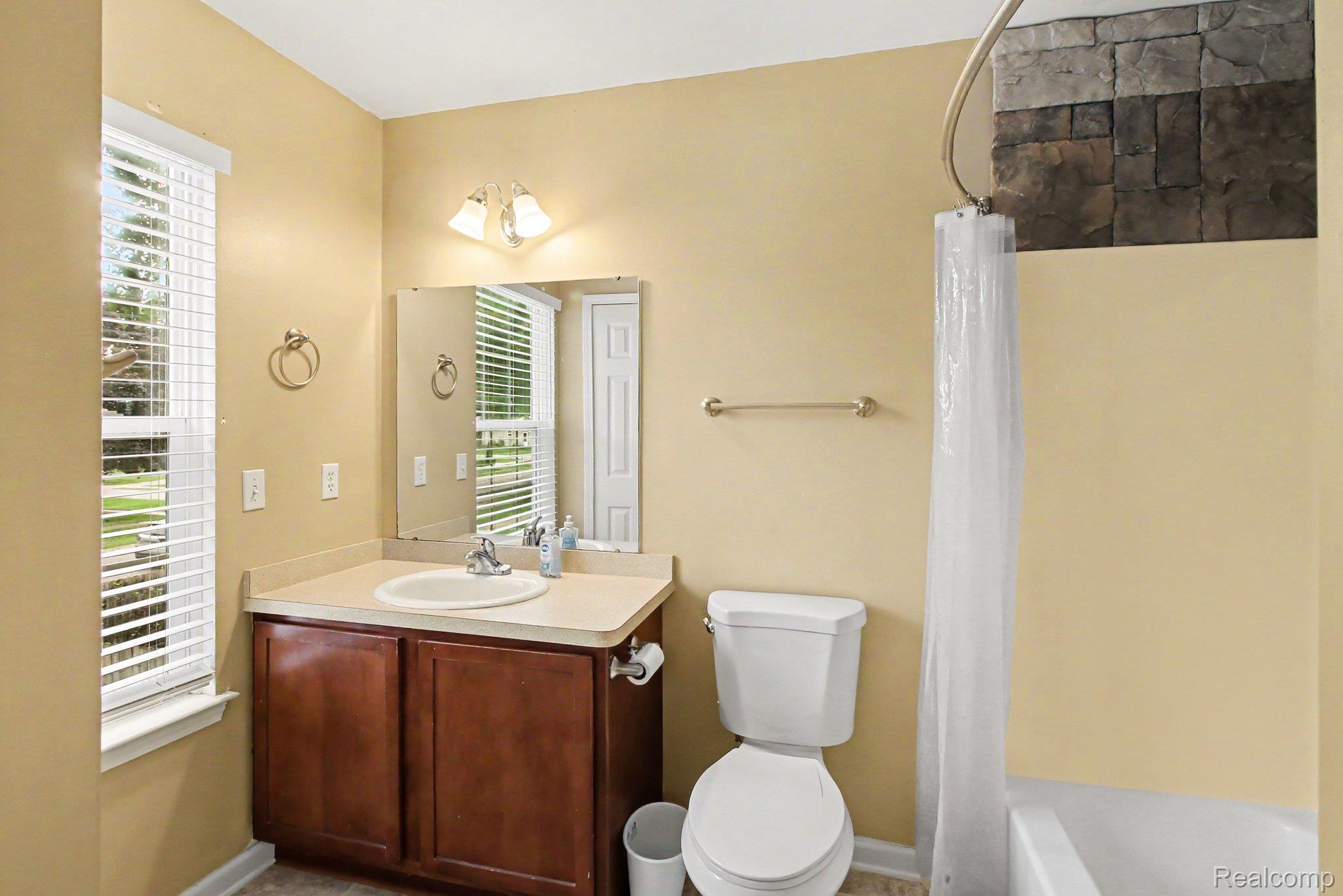 212 S Clark Street Property Photo 19