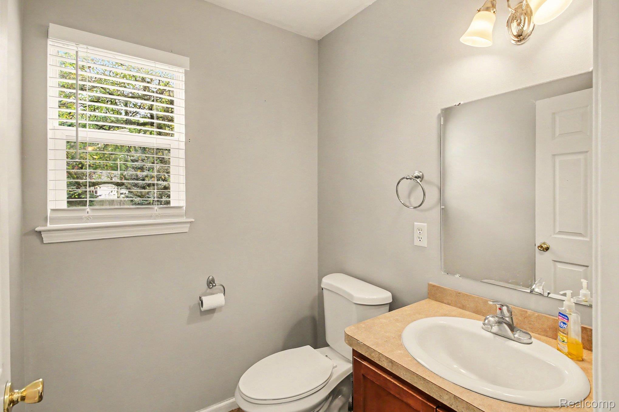 212 S Clark Street Property Photo 20