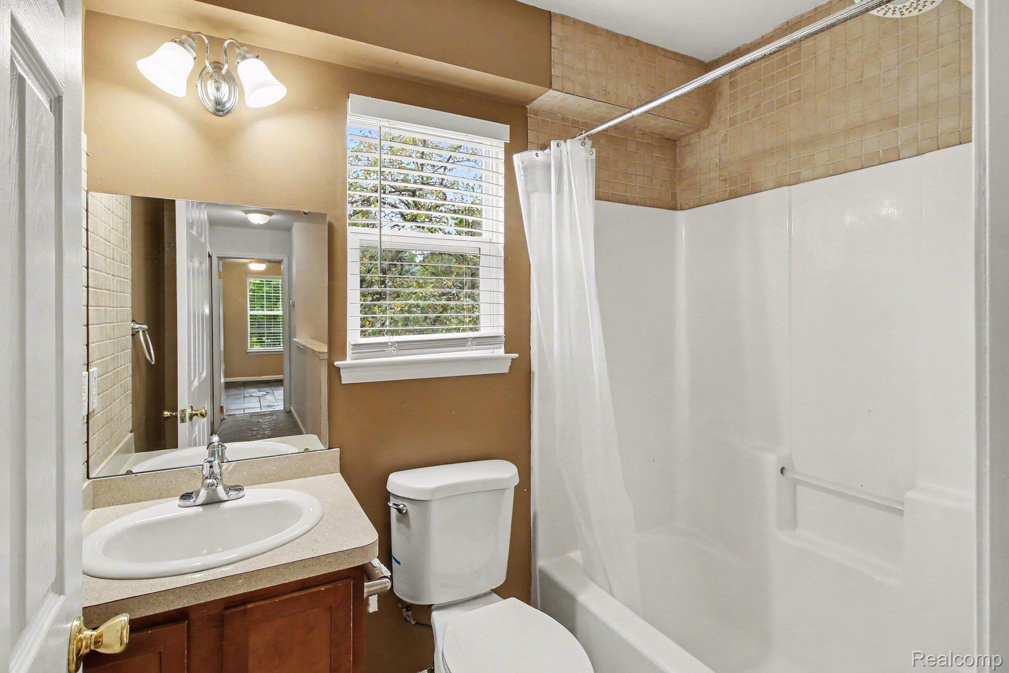212 S Clark Street Property Photo 21