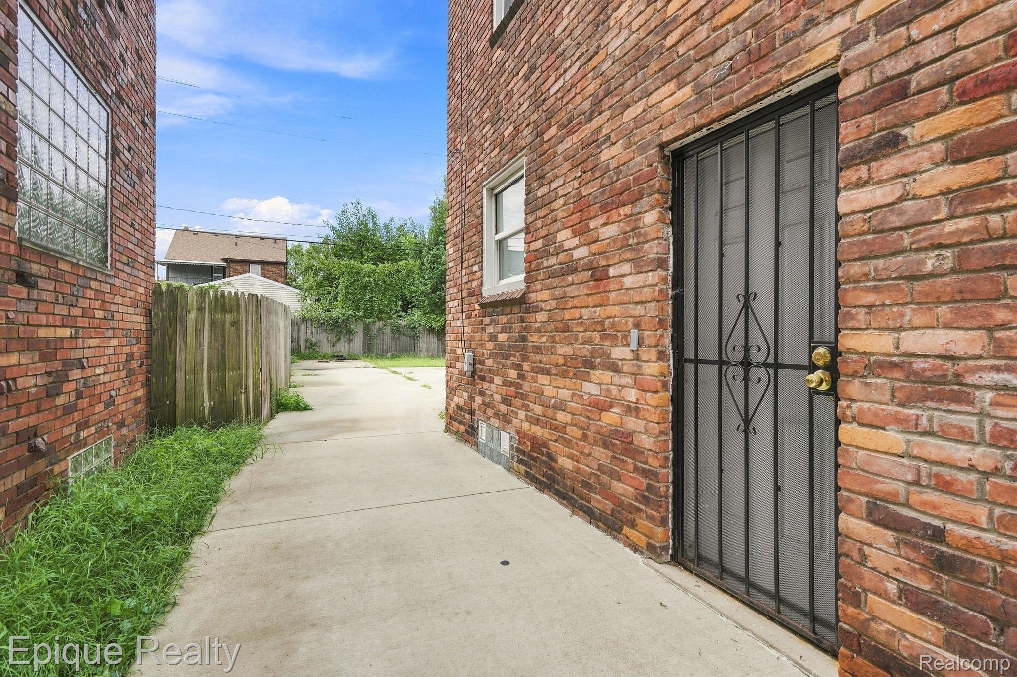 17377 Pennington Drive Property Photo 23