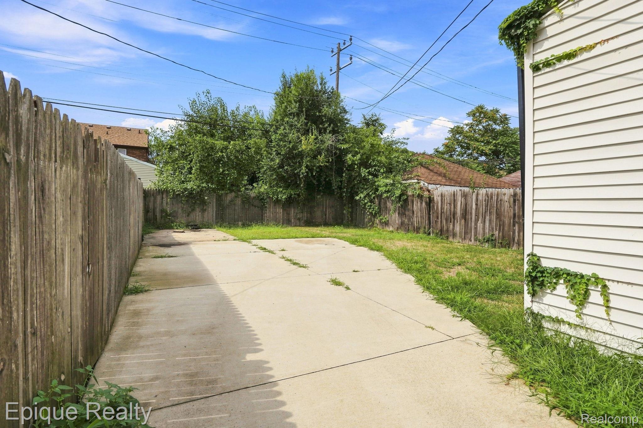 17377 Pennington Drive Property Photo 24