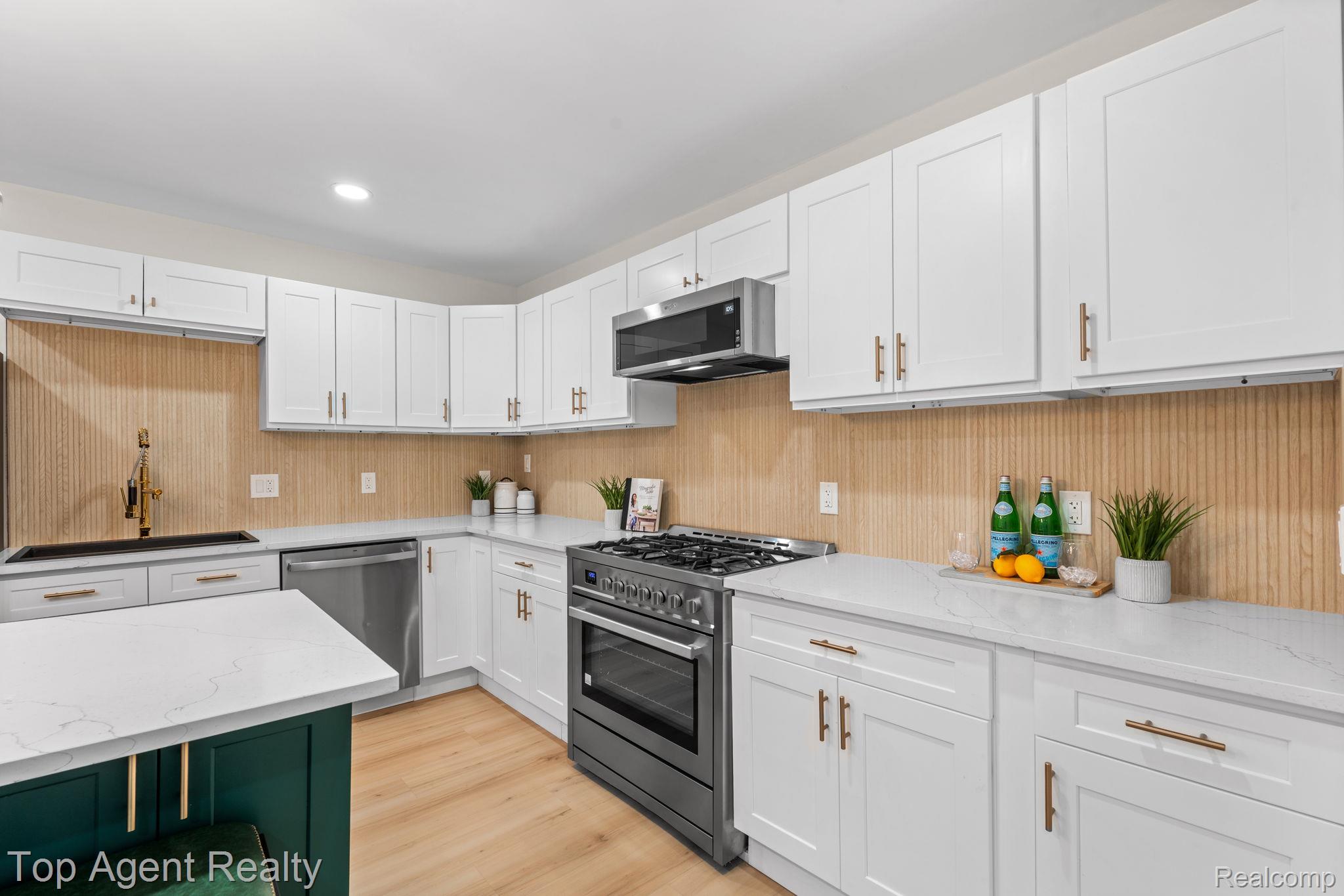 784 Barrington Road Property Photo 12