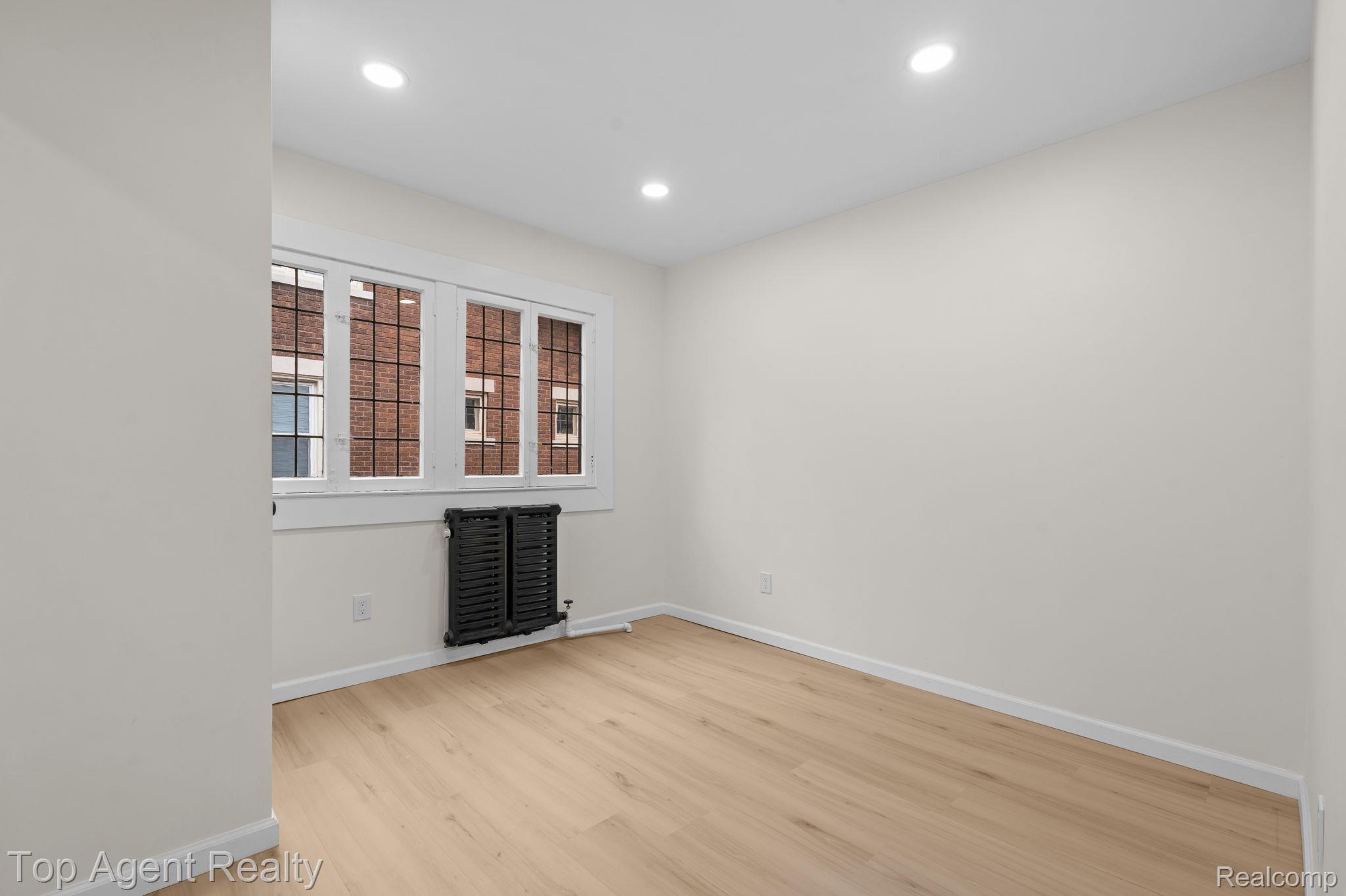 784 Barrington Road Property Photo 23