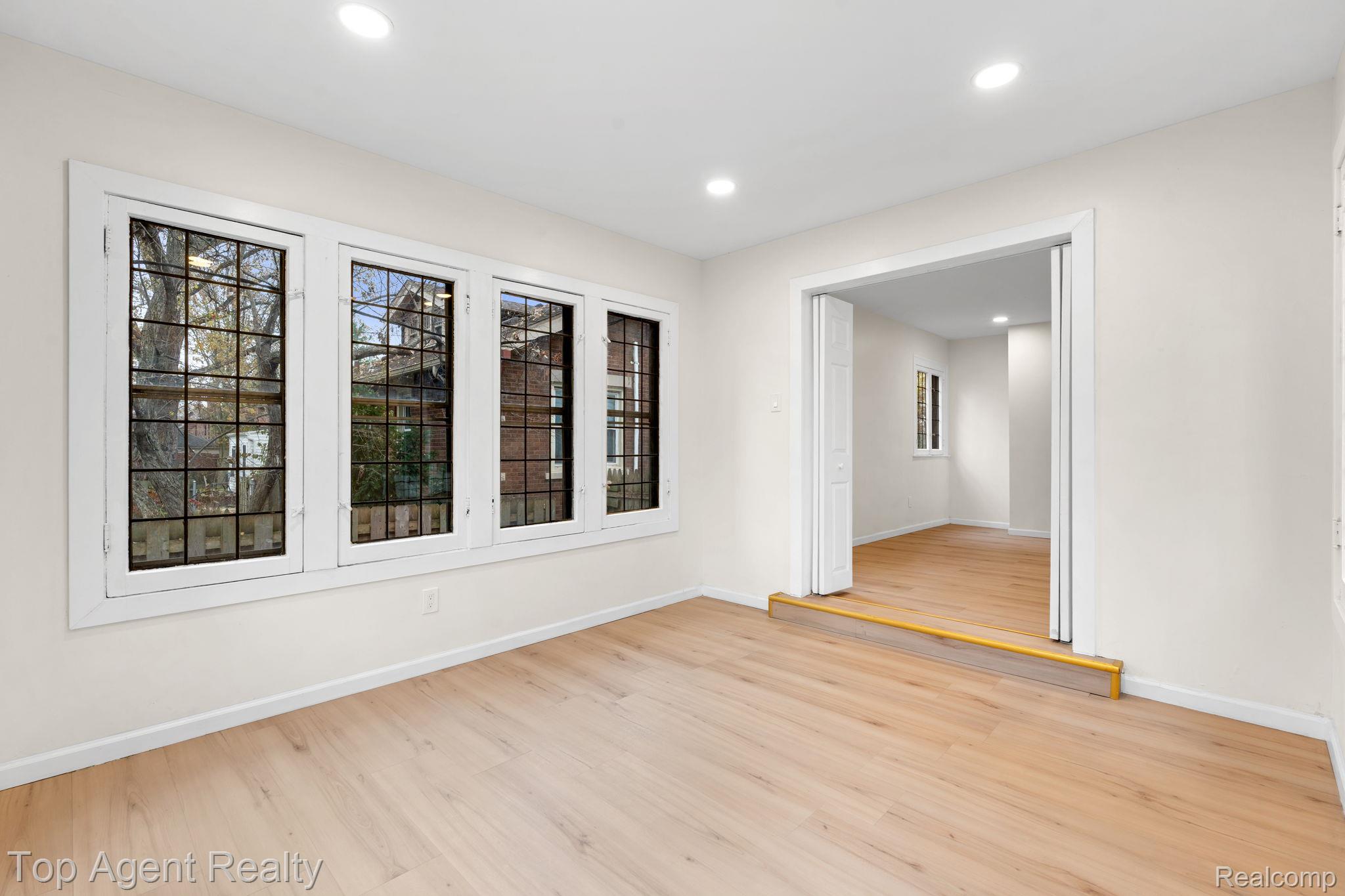 784 Barrington Road Property Photo 29