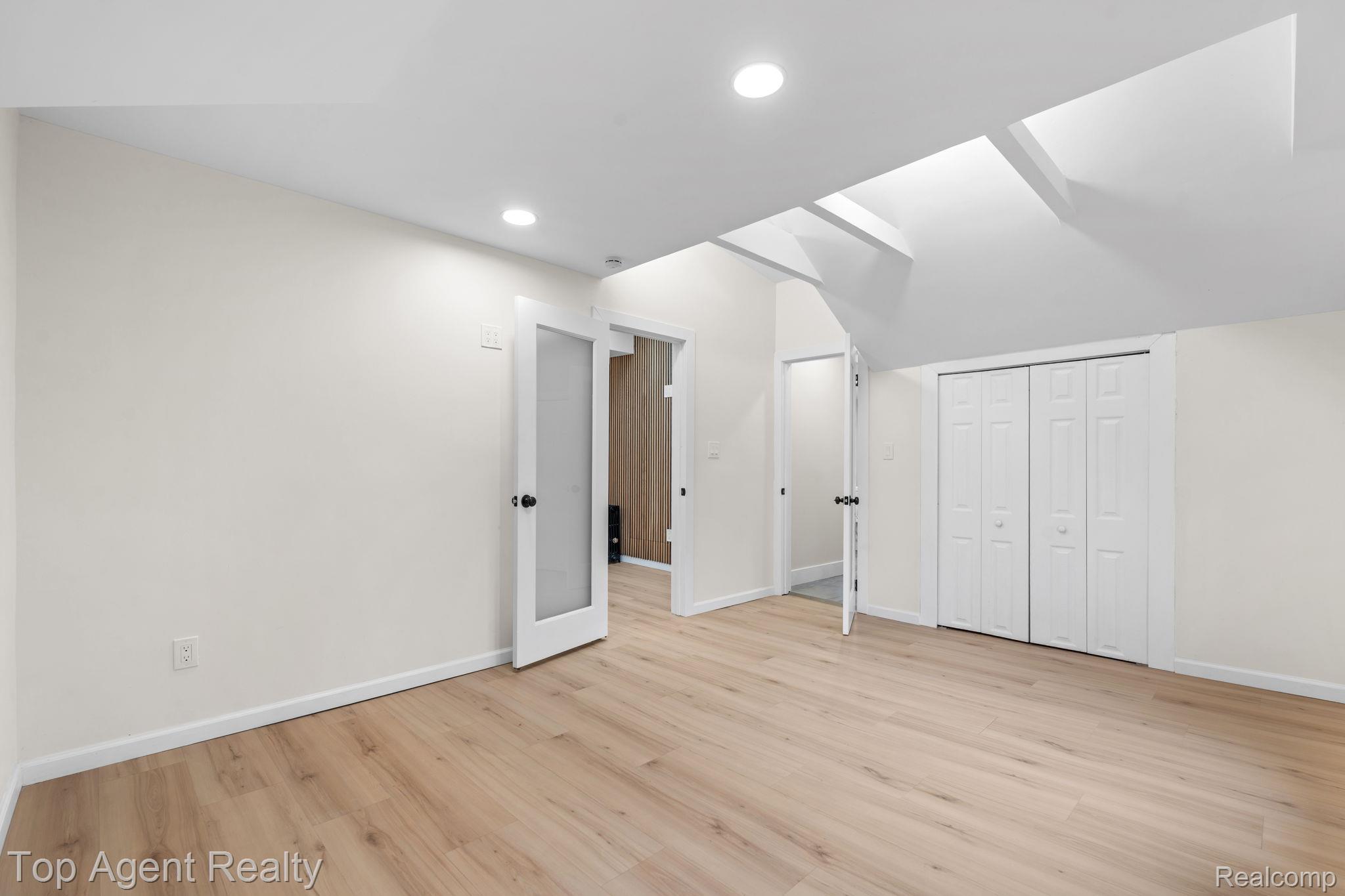 784 Barrington Road Property Photo 33