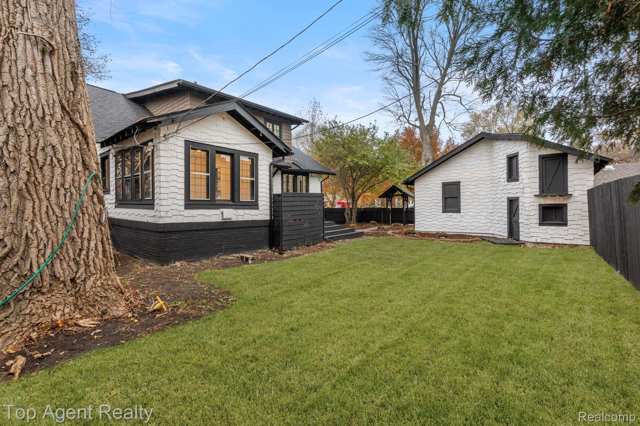784 Barrington Road Property Photo 44