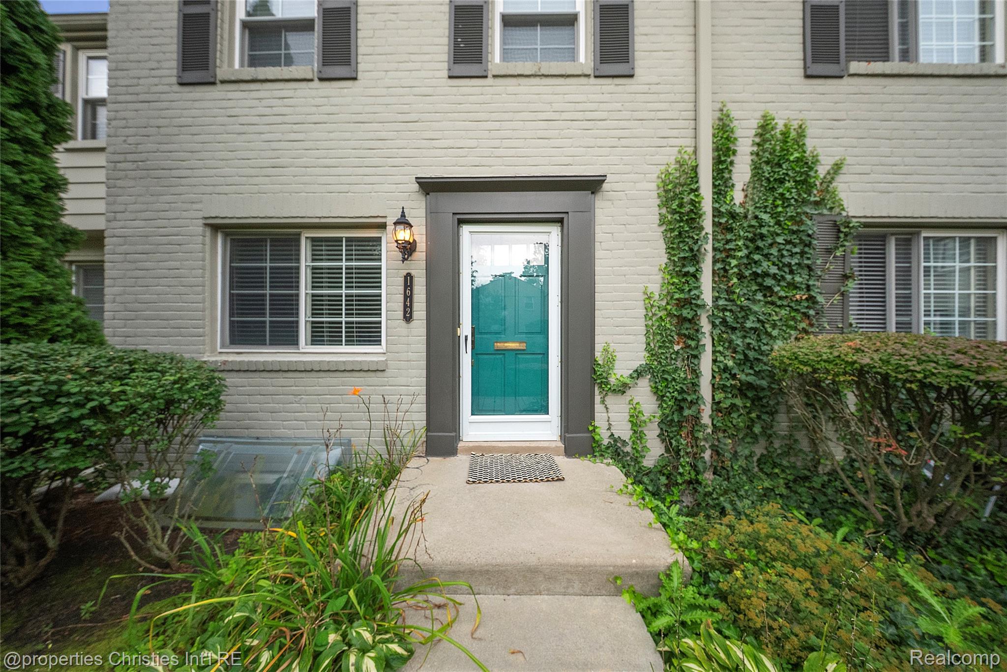 1642 GRAEFIELD Road 75 Property Photo 1
