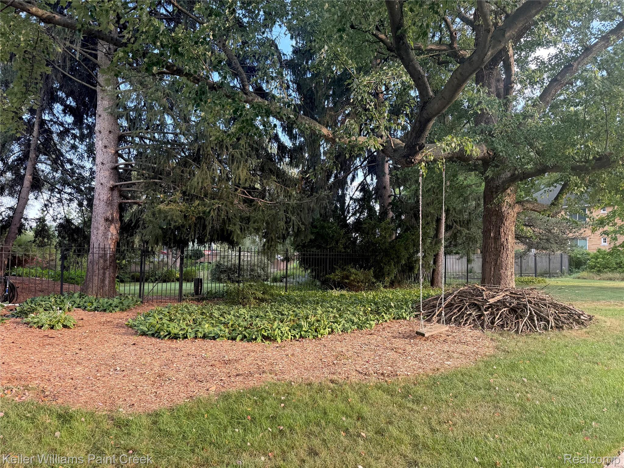 1405 Wellesley Drive Property Photo 3