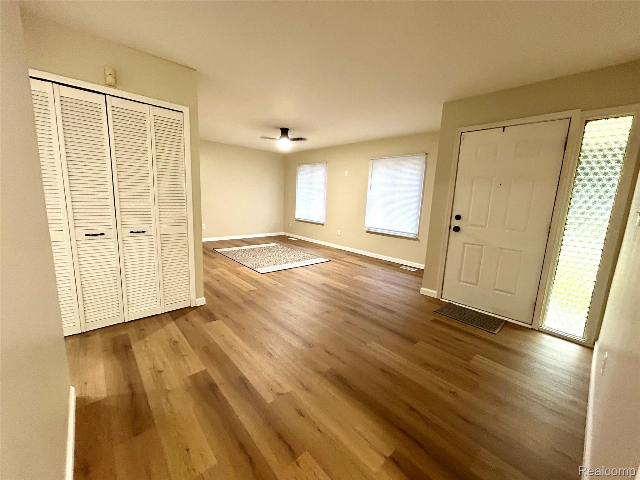 15460 Collins Street Property Photo 16