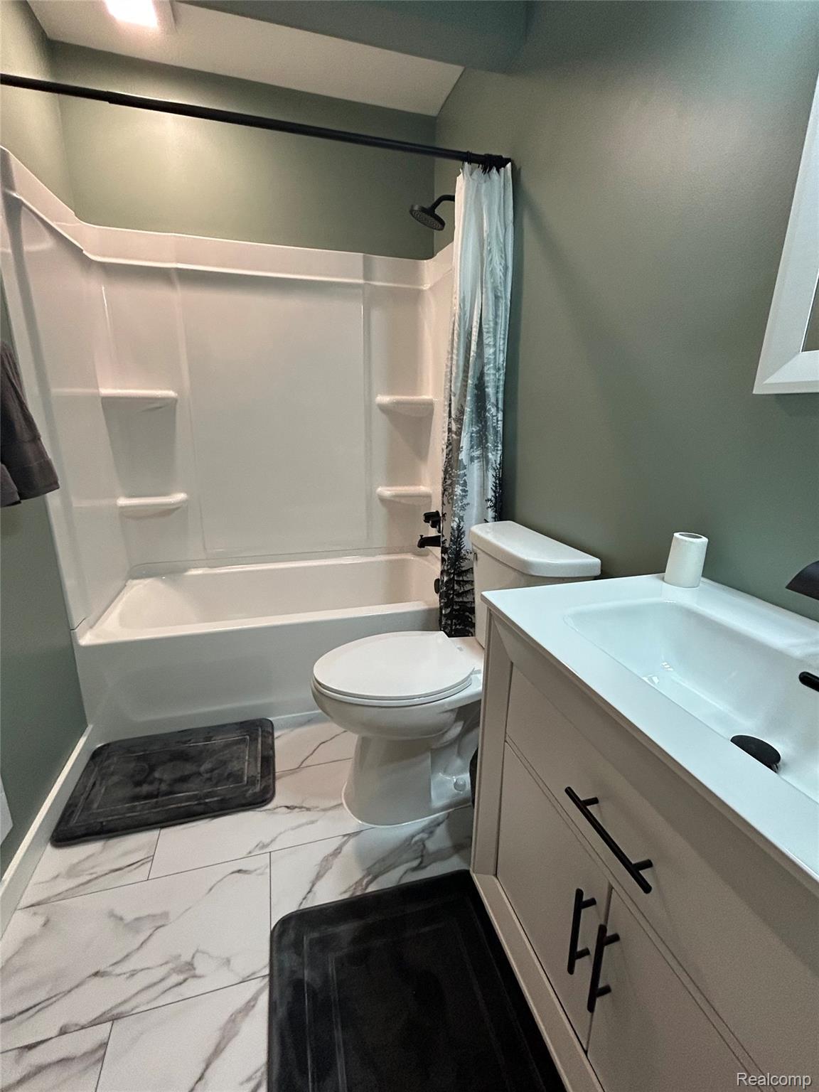 15460 Collins Street Property Photo 19