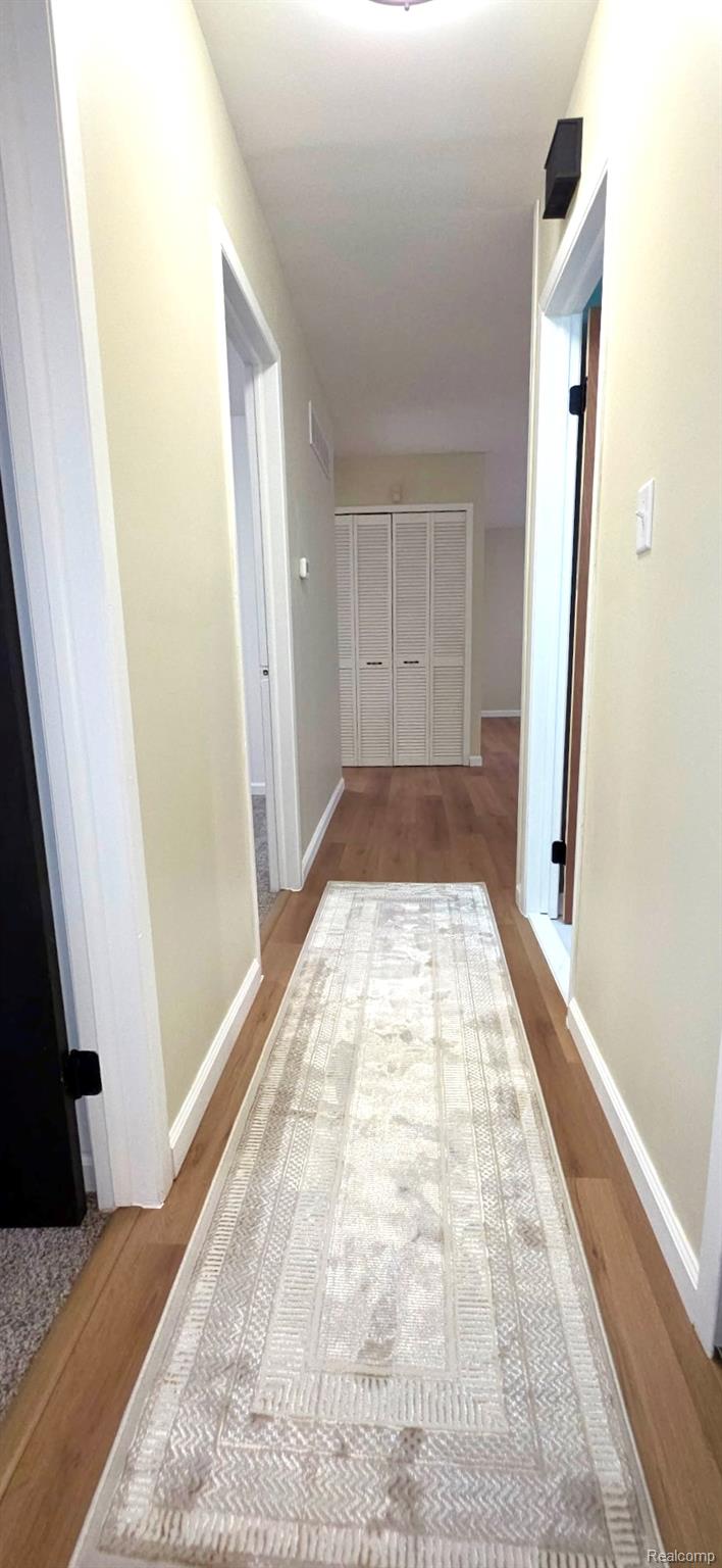 15460 Collins Street Property Photo 23