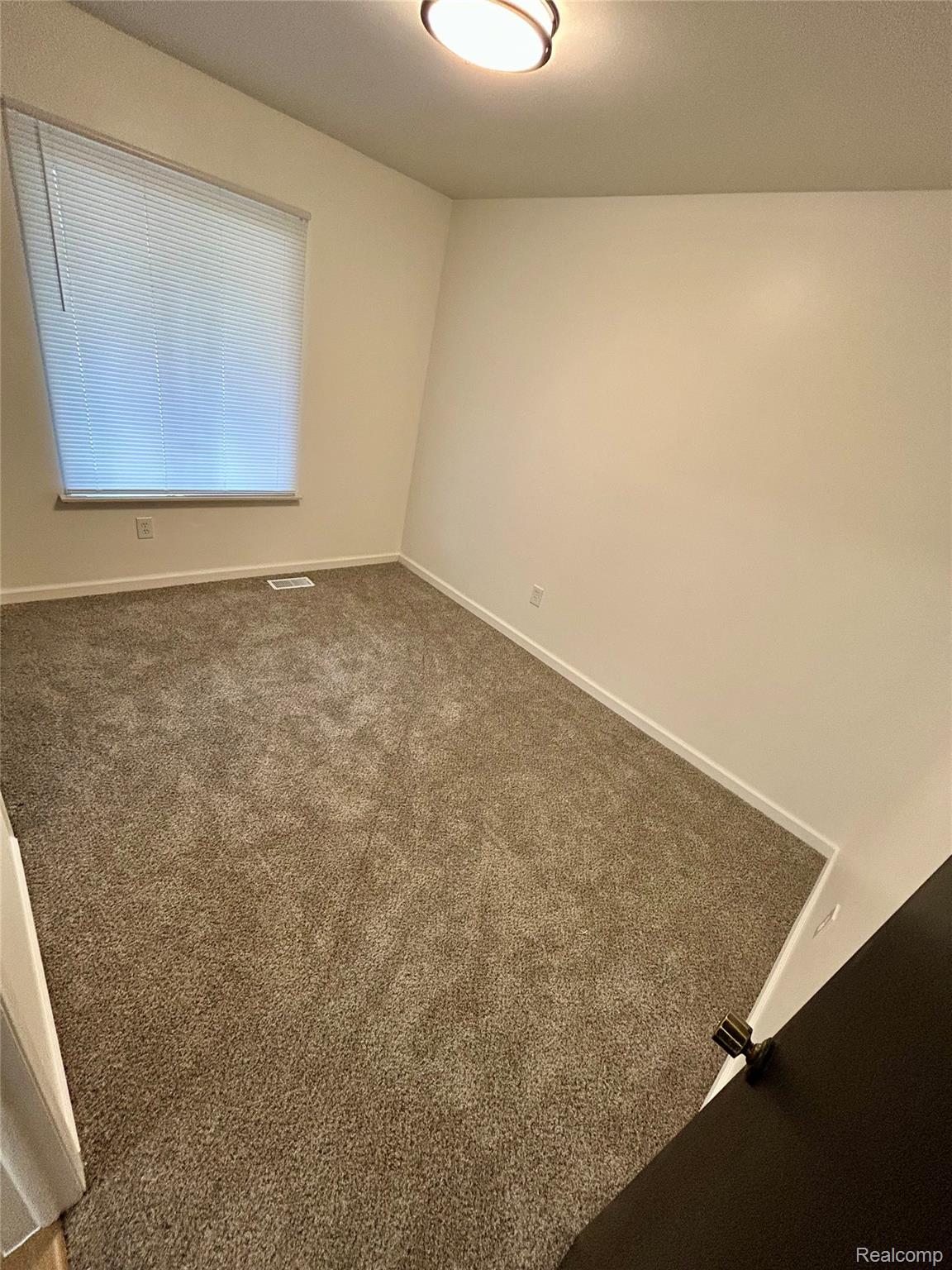 15460 Collins Street Property Photo 24