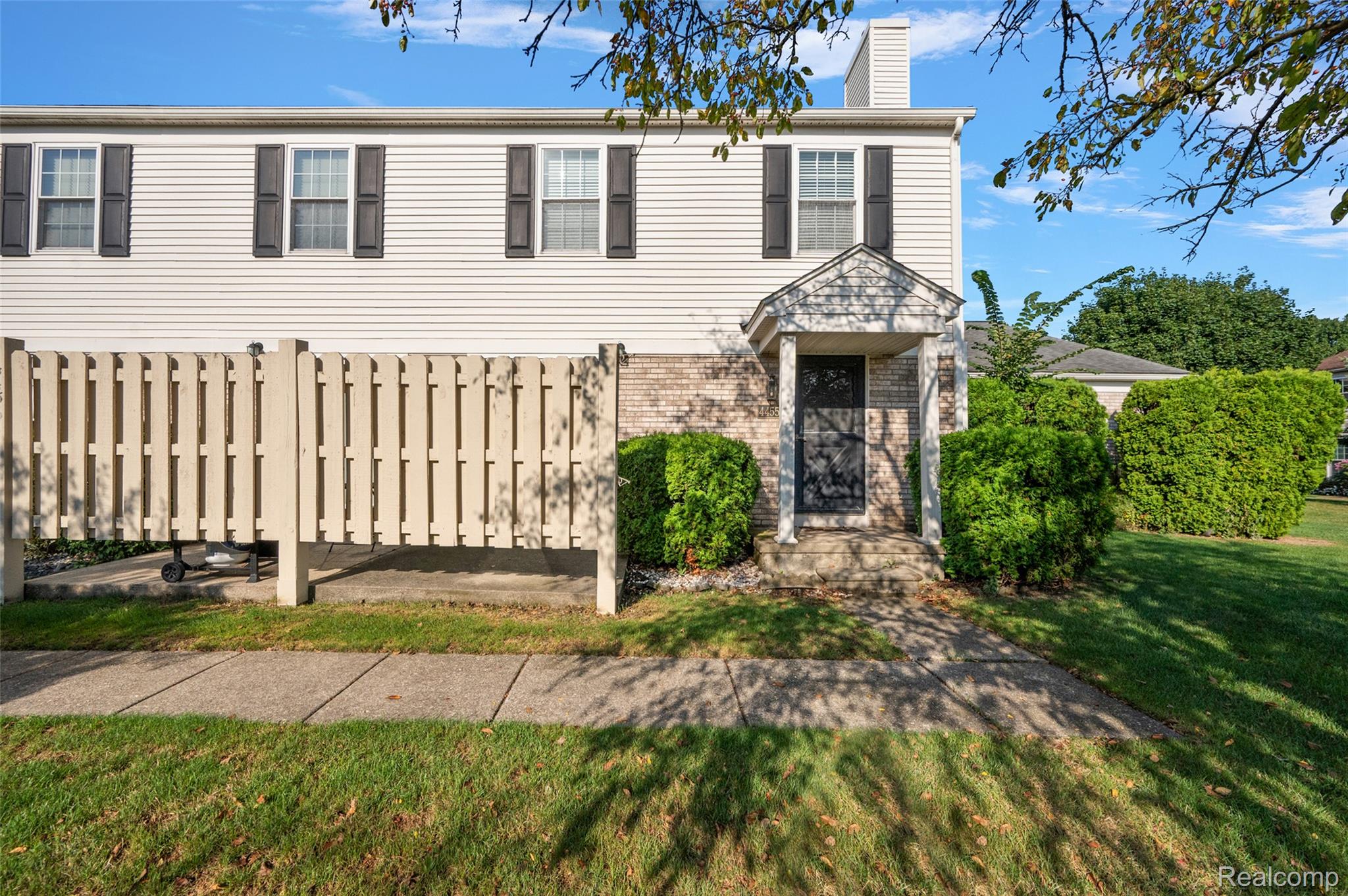 44555 N Bunker Hill Drive Property Photo 1