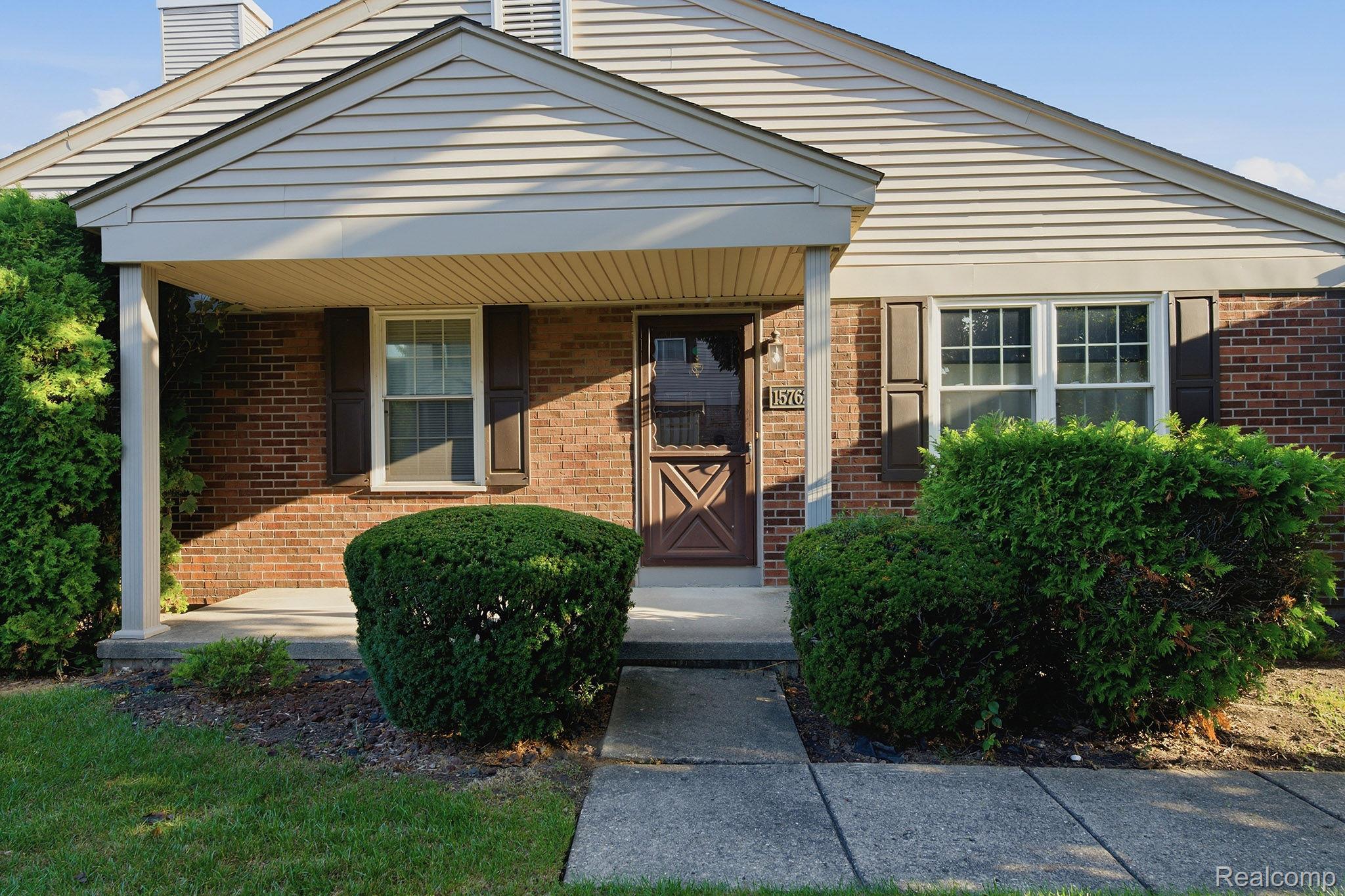 15762 Cambridge Drive 61 Property Photo 1