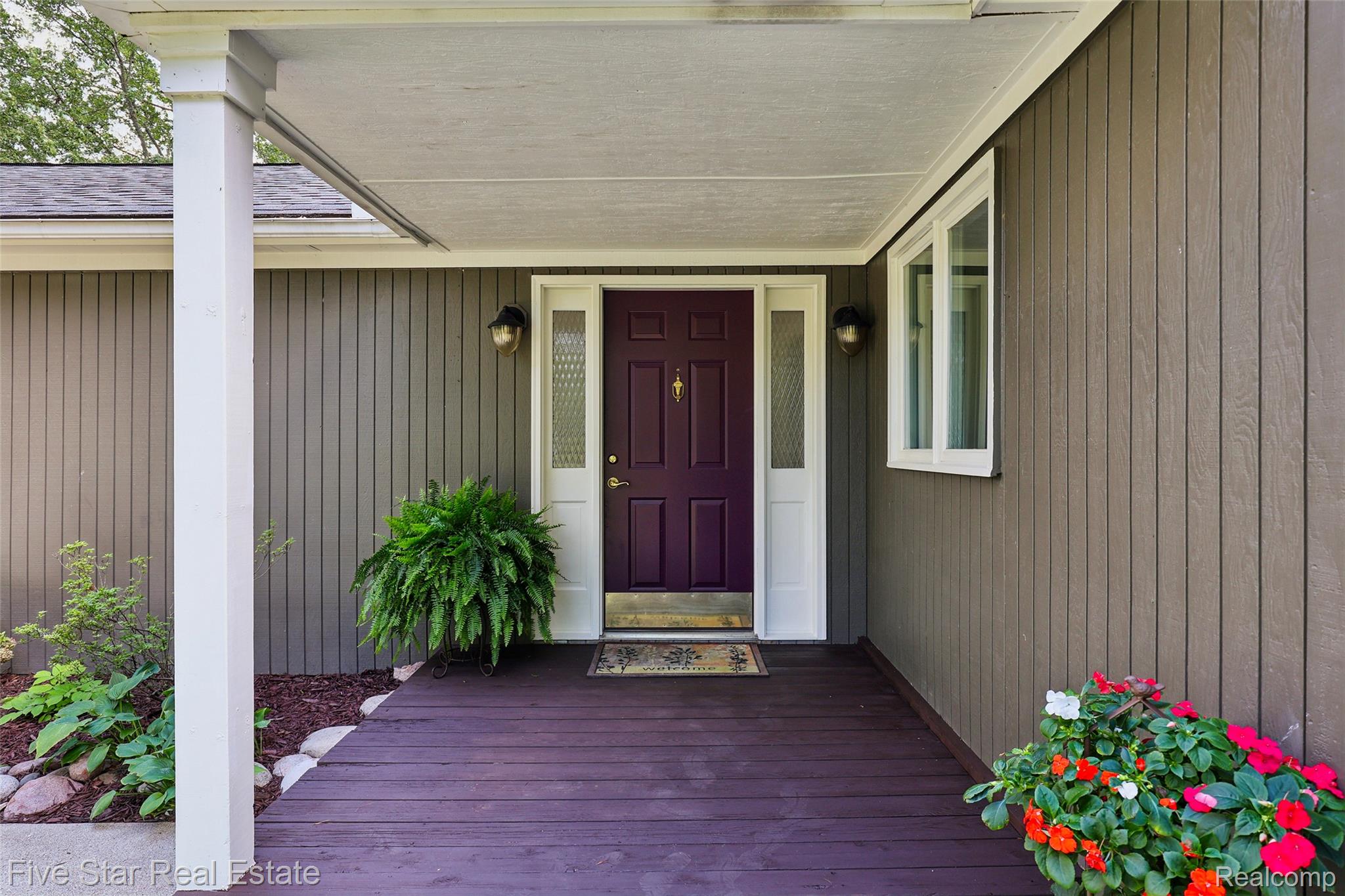 9045 Commerce Road Property Photo 4