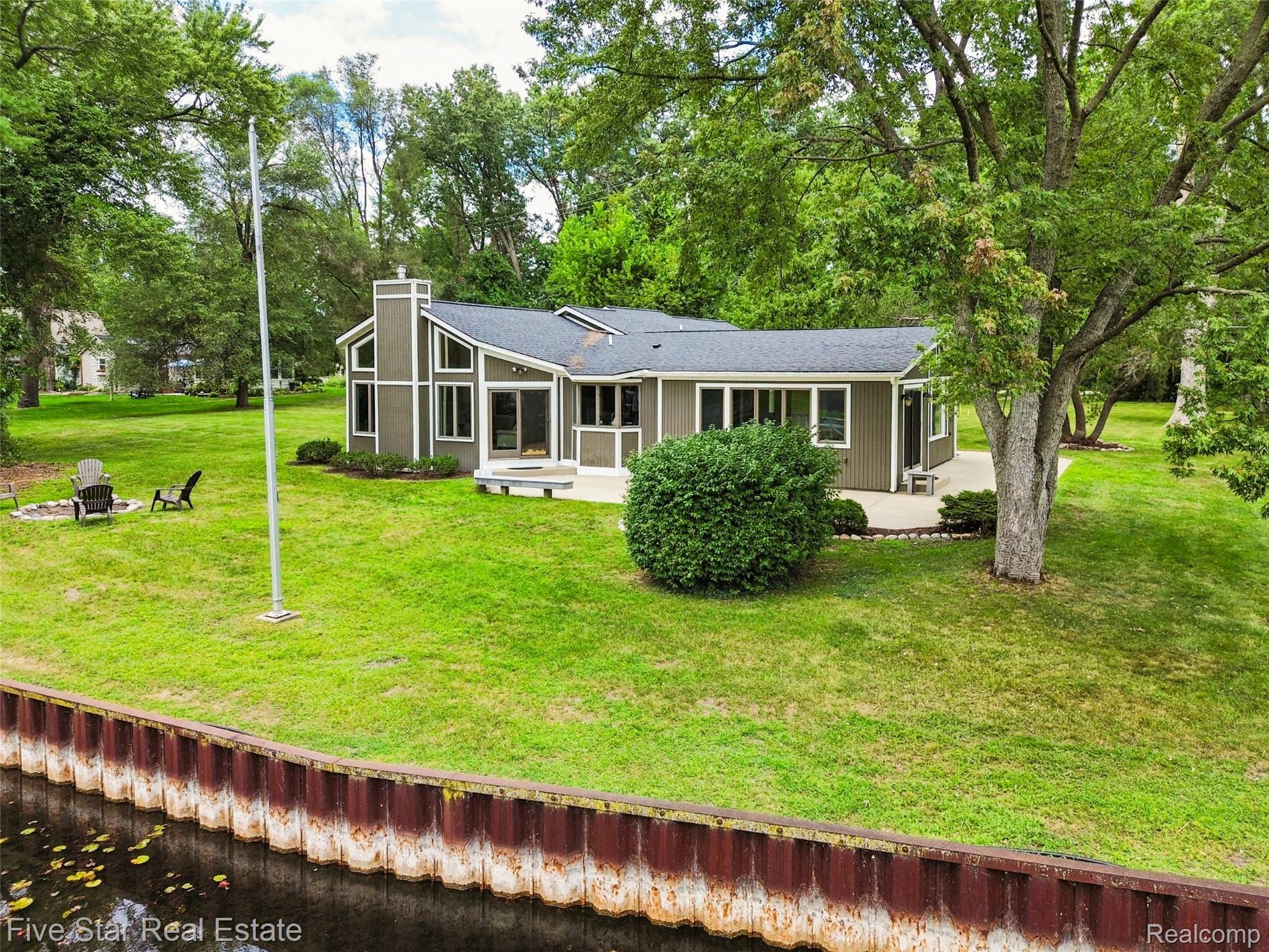 9045 Commerce Road Property Photo 6