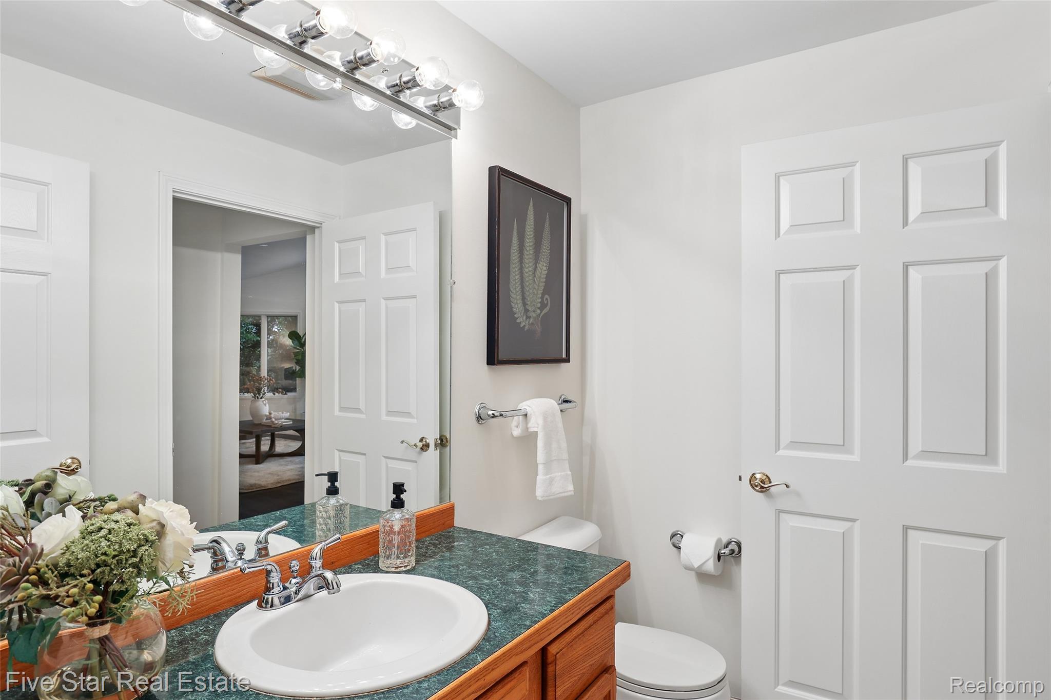9045 Commerce Road Property Photo 28