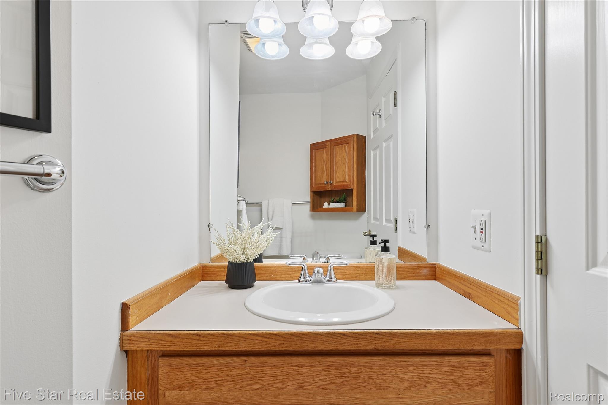 9045 Commerce Road Property Photo 33