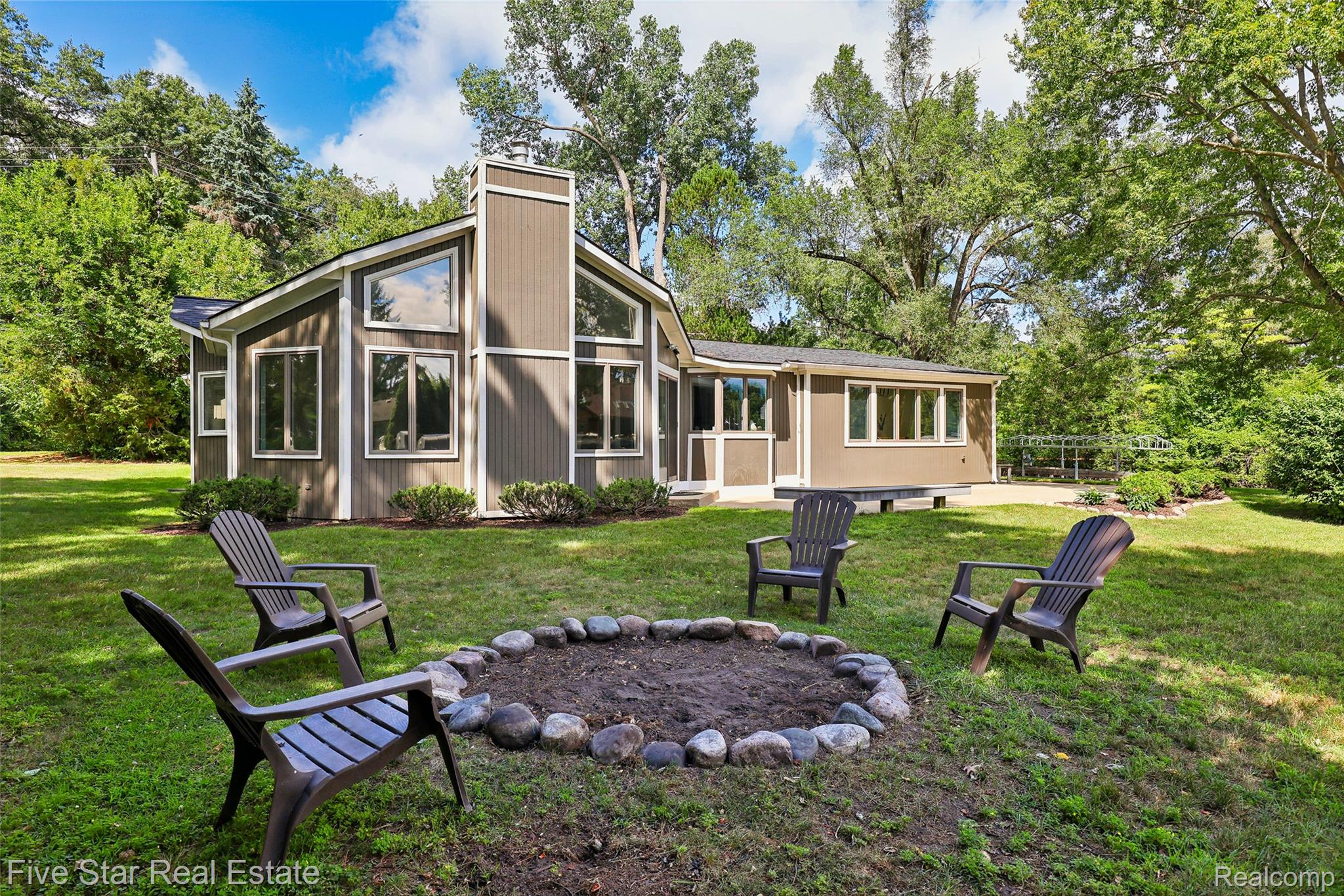 9045 Commerce Road Property Photo 44