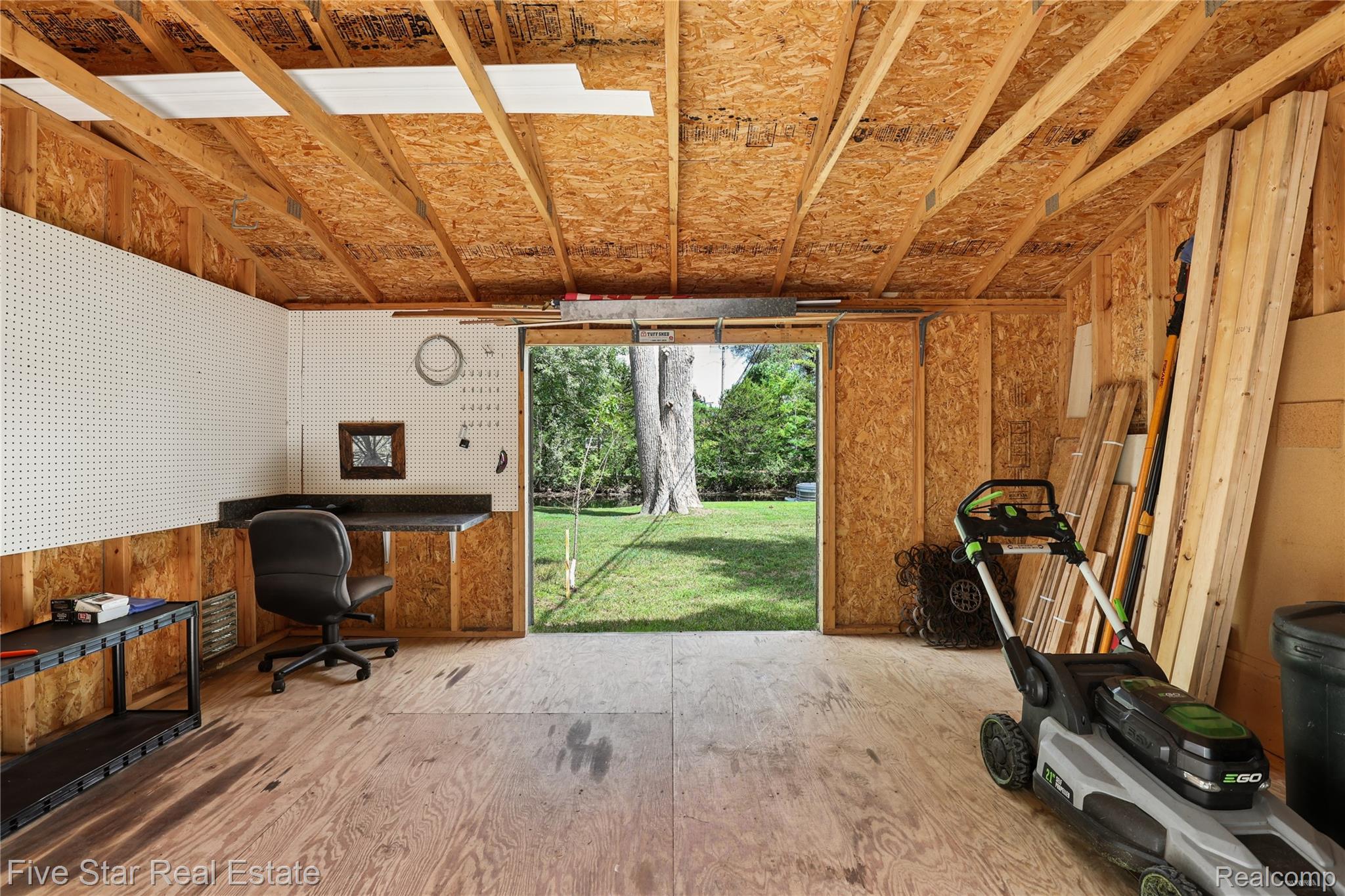 9045 Commerce Road Property Photo 48