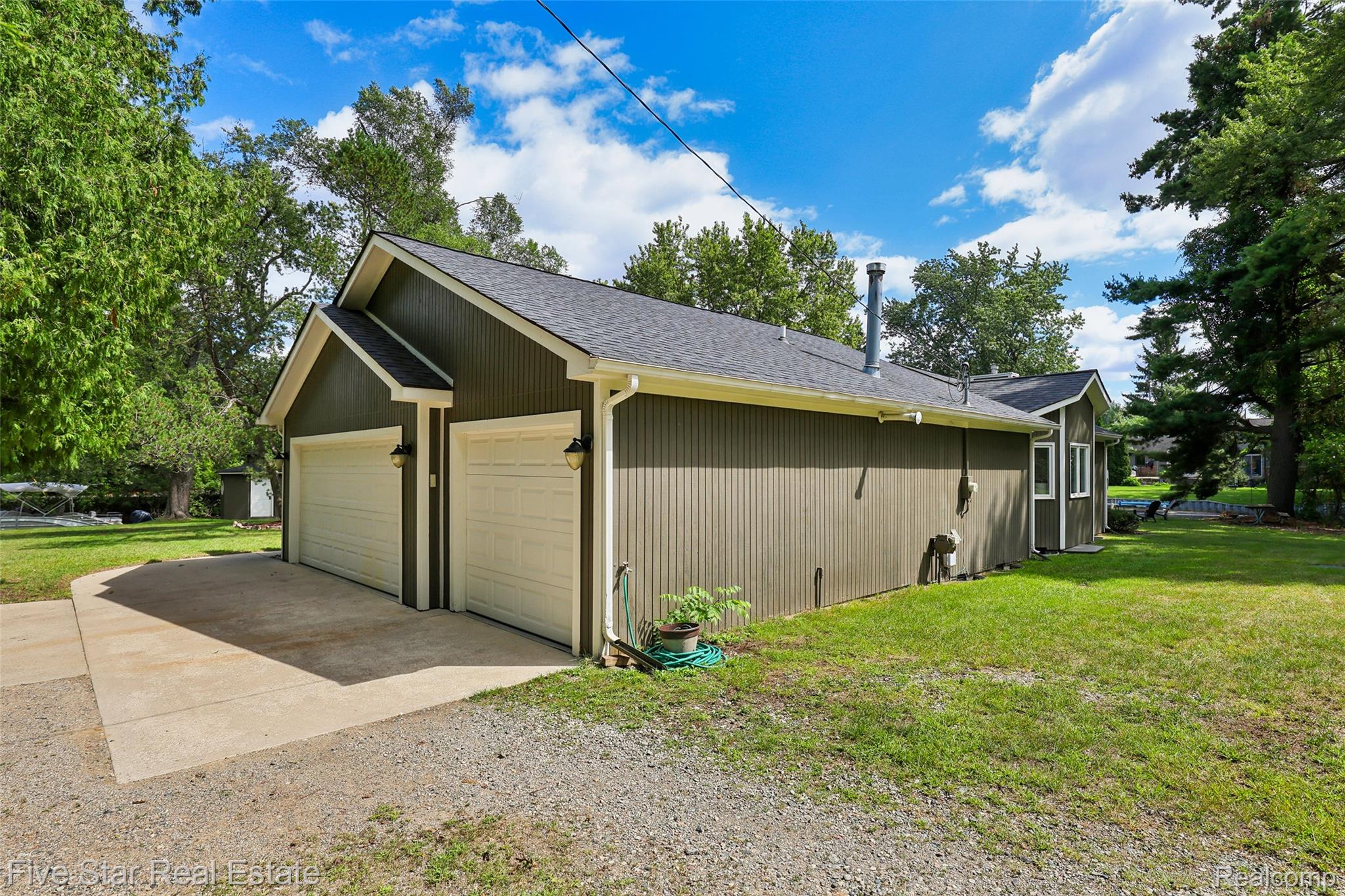 9045 Commerce Road Property Photo 56