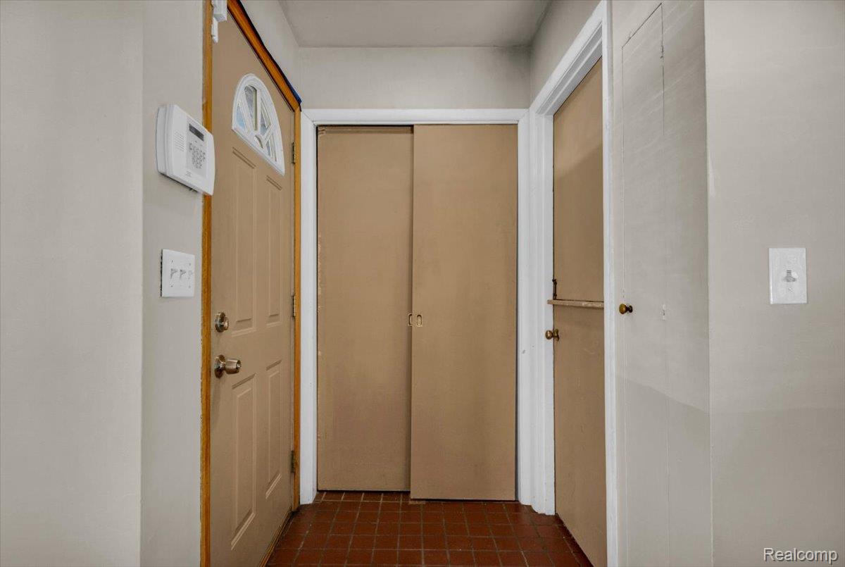 1819 Carmanbrook Parkway Property Photo 4